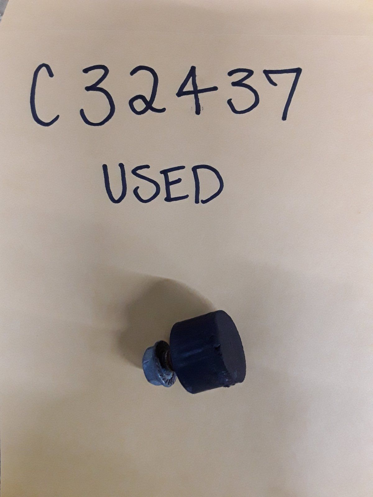 C32437 USED MOUNT - RUBBER BUMPER - HYD PUMP - Ingersoll/Case Tractor Part