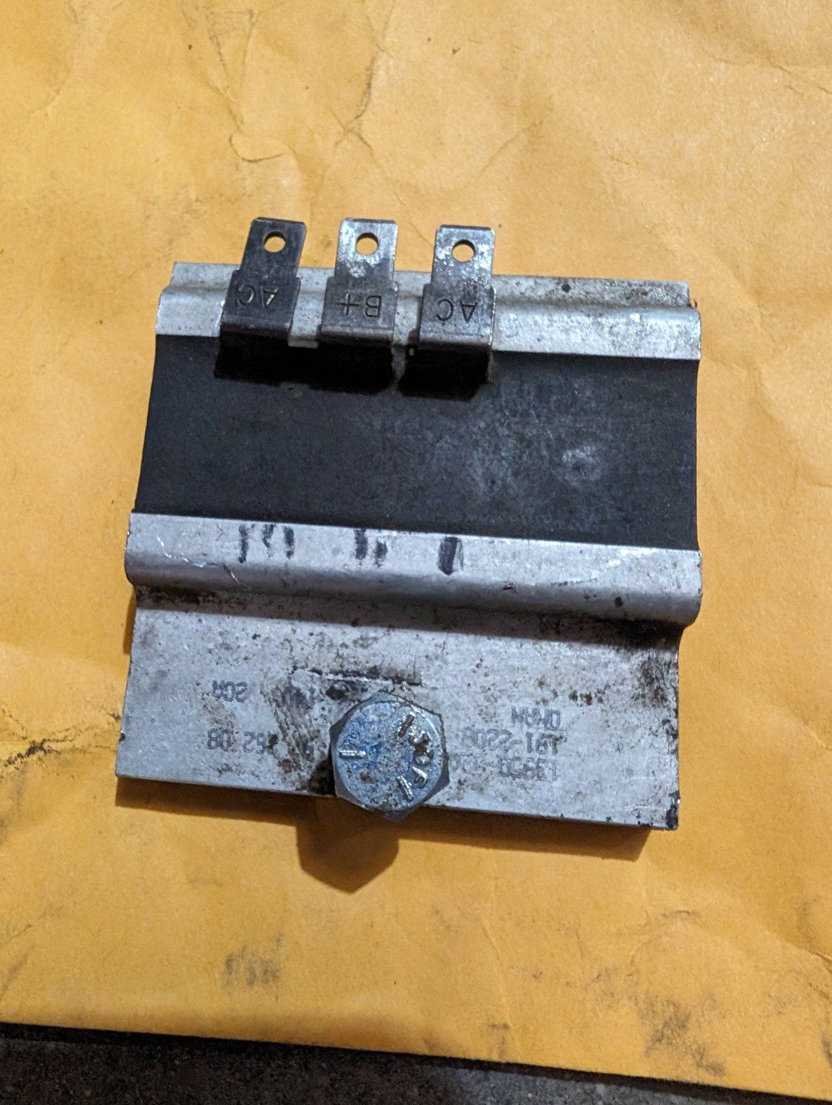 C32461 USED VOLTAGE REGULATOR / RECTIFIER - ONAN 191-2227 - Ingersoll/Case Tractor Part