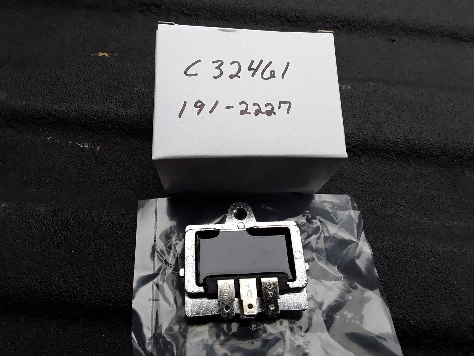 C32461 VOLTAGE REGULATOR / RECTIFIER - ONAN 191-2227 - Ingersoll/Case Tractor Part