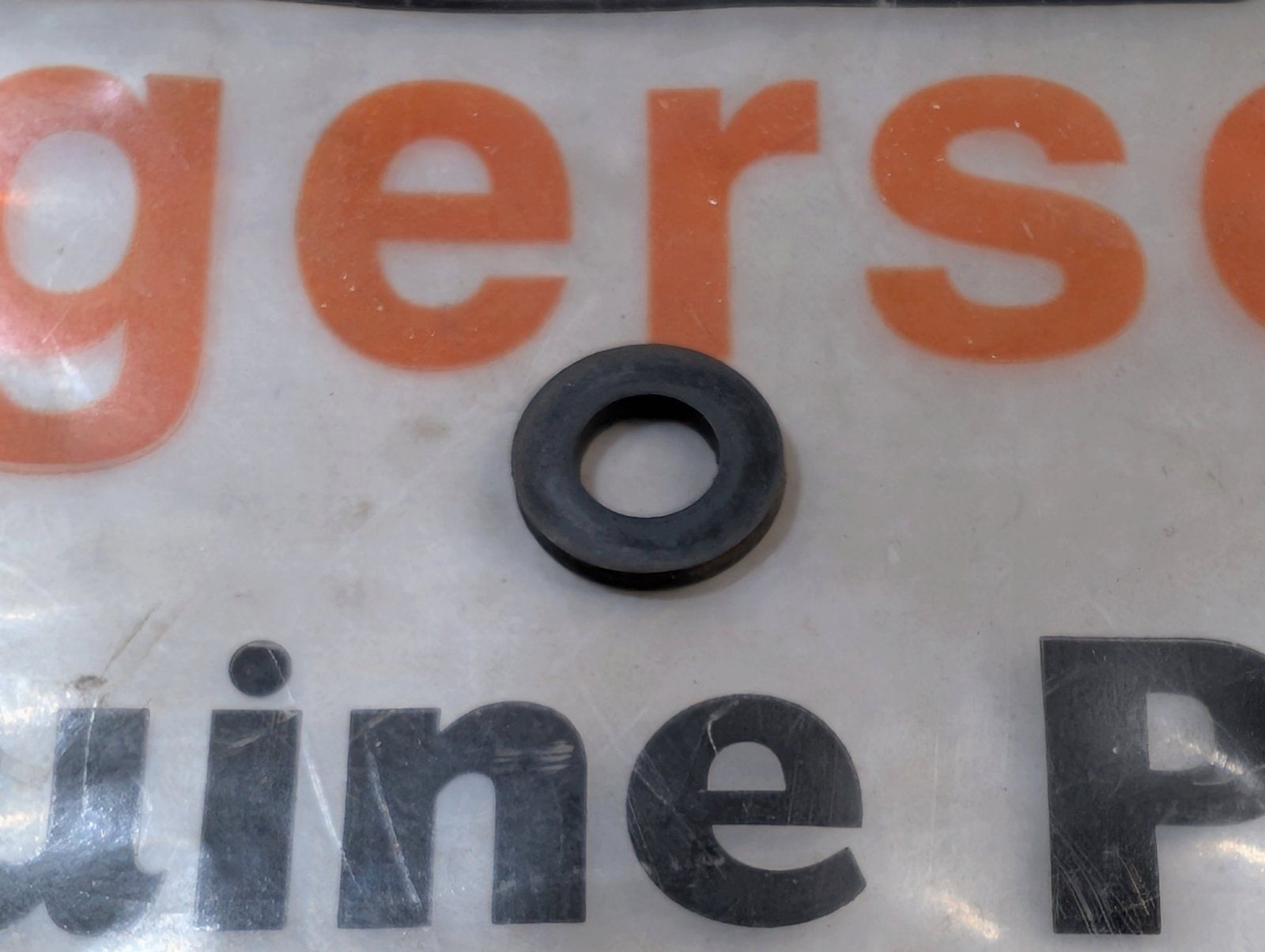 C32463 USED ONAN 526-0356 WASHER - Ingersoll/Case Tractor Part