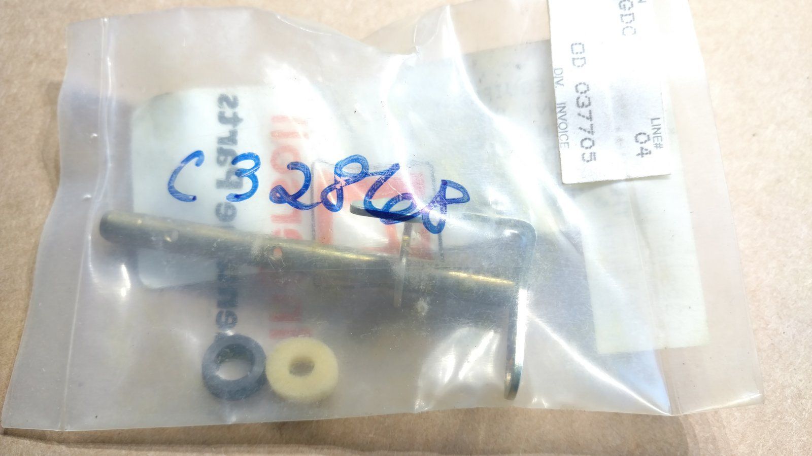C32868 SHAFT - THROTTLE W/LEVER & SEAL 4714436 - Ingersoll/Case Tractor Part