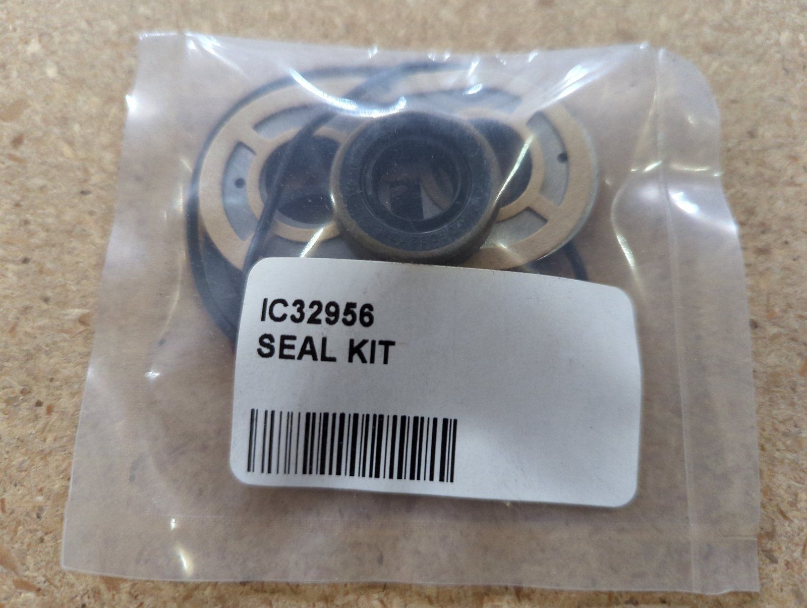 C32956 SEAL KIT (PARKER) - Ingersoll/Case Tractor Part