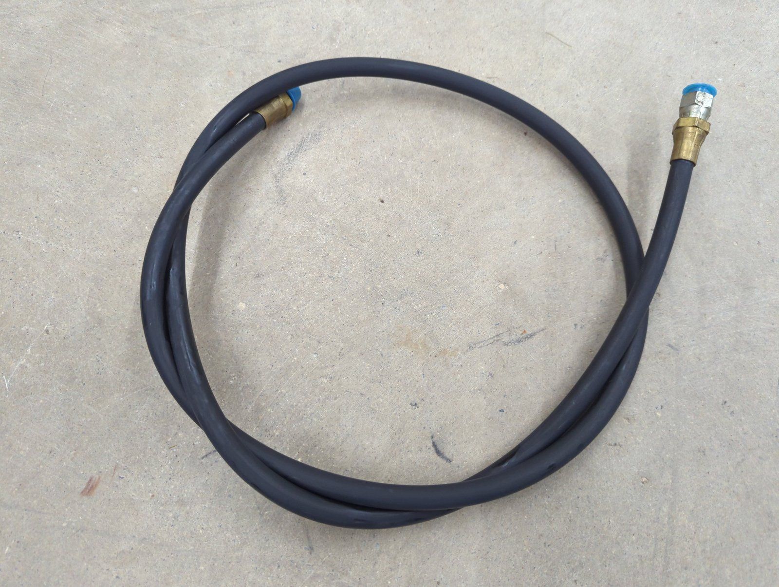 C33113 HOSE (ASSY) HYD .250 X 63.0 - Ingersoll/Case Tractor Part