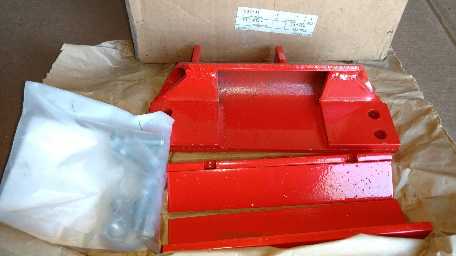 C33138 KIT - LIFT CYL. MTG. BRACKET - Ingersoll/Case Tractor Part