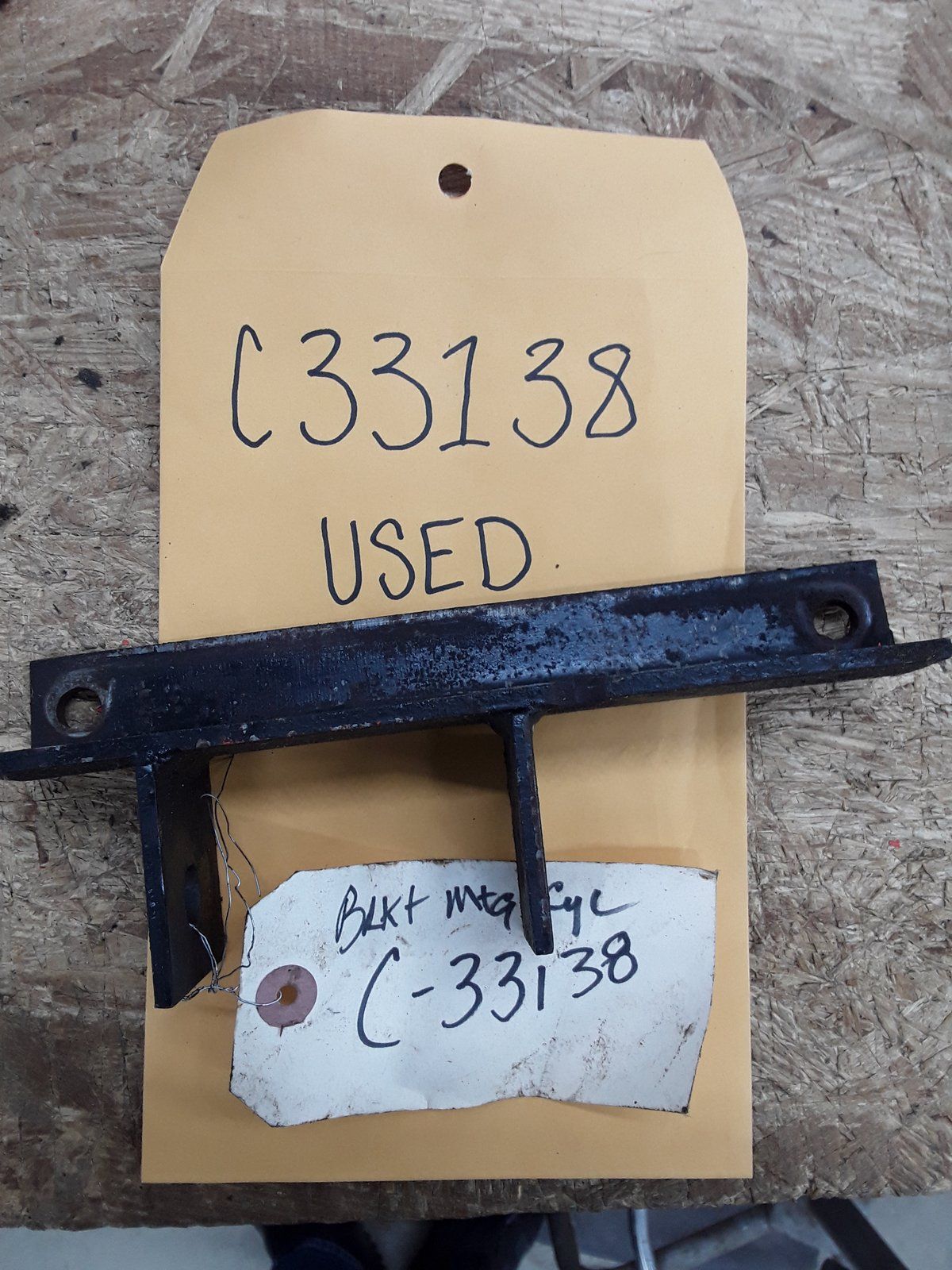 C33138 USED KIT - LIFT CYL. MTG. BRACKET - Ingersoll/Case Tractor Part