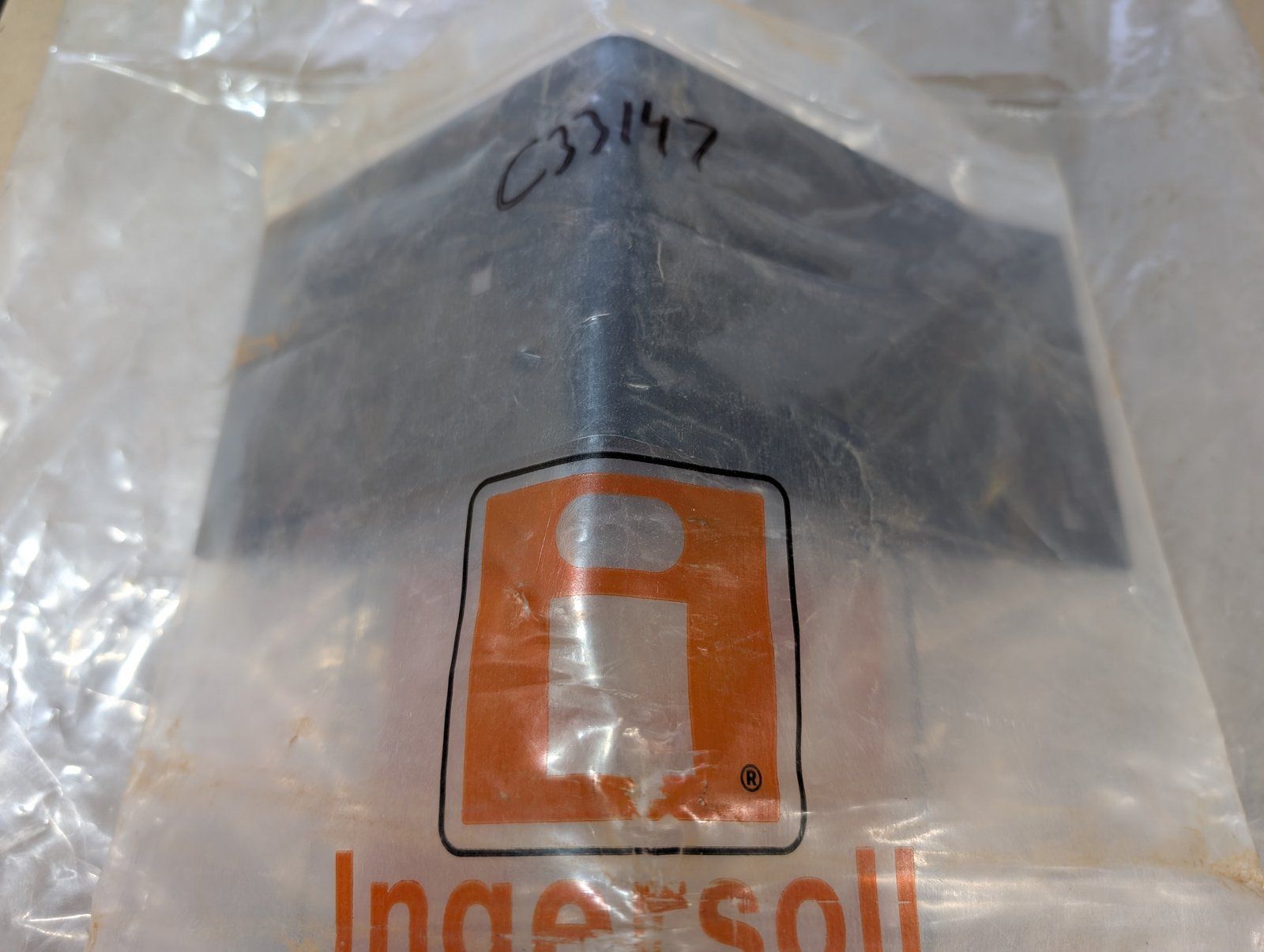 C33147 BRACKET ROLLER RH N40 - Ingersoll/Case Tractor Part