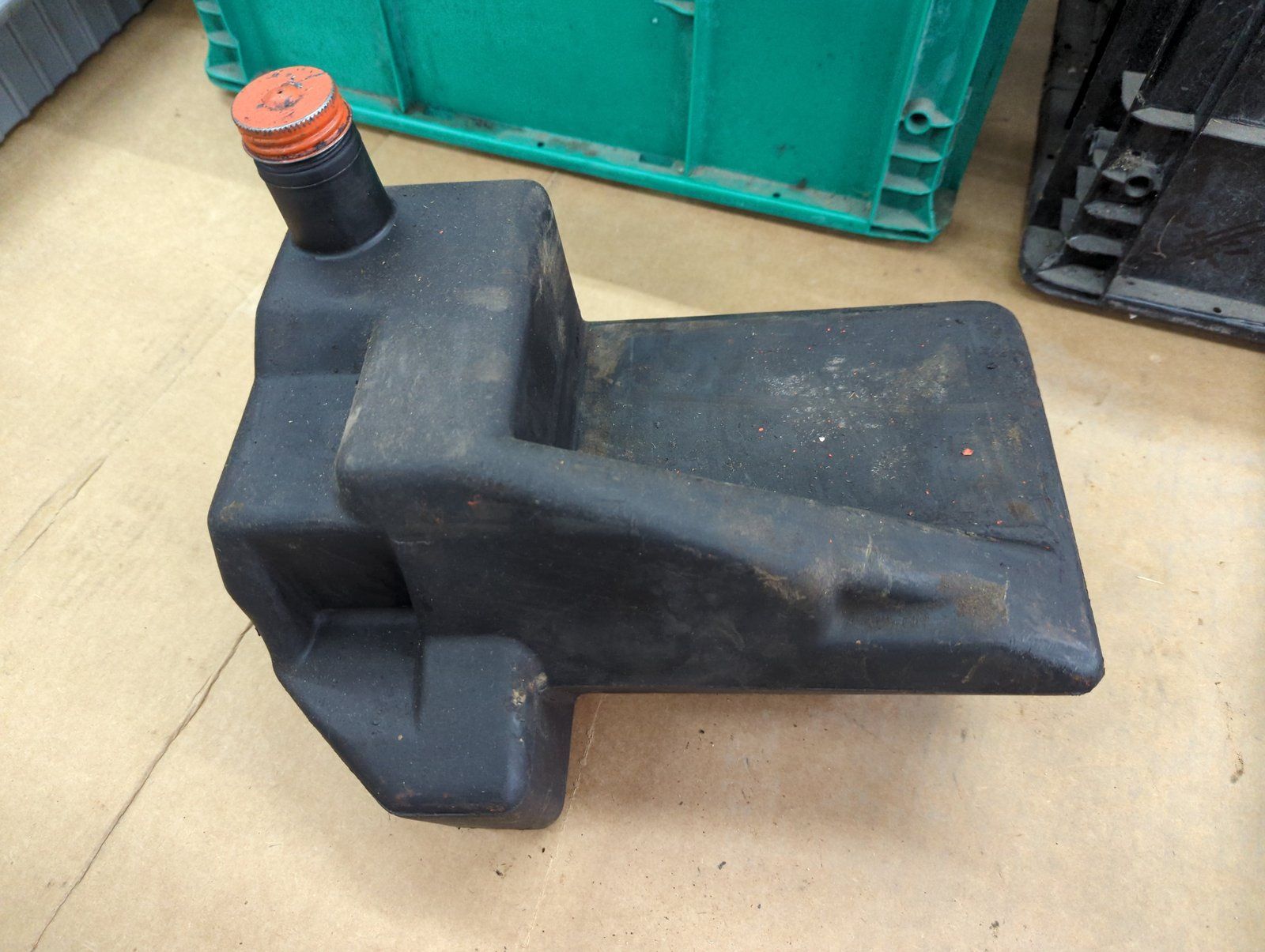 C33177 USED OIL RESERVOIR 220/444 C29638 - Ingersoll/Case Tractor Part