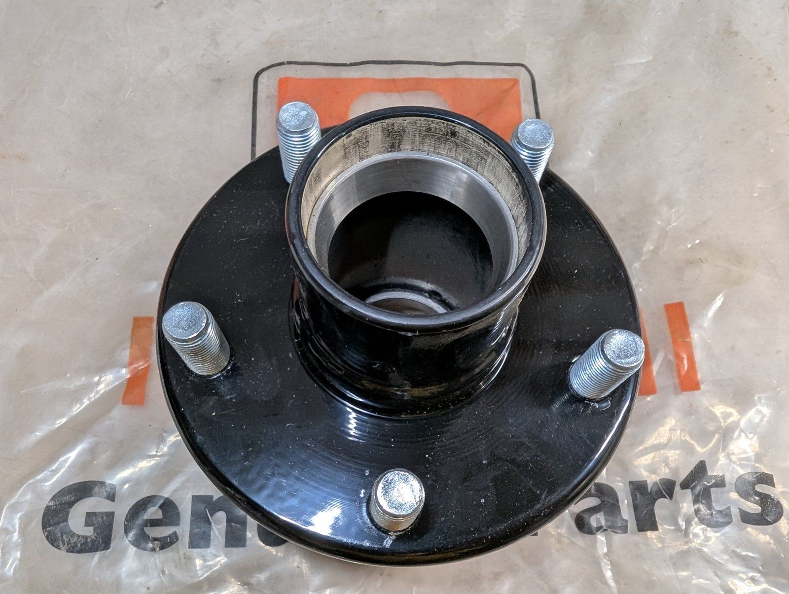 C33400 HUB (ASSY) 5 BOLT C19193 C27435 - Ingersoll/Case Tractor Part