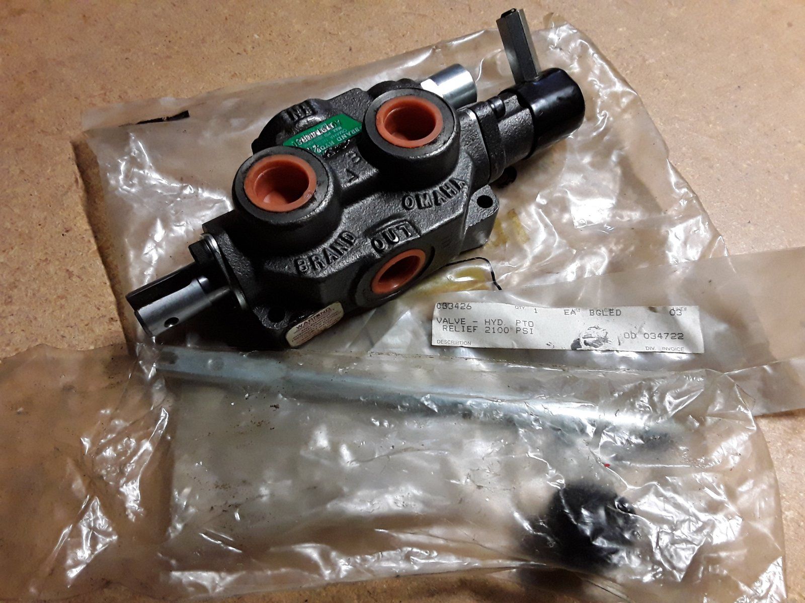 C33426 PTO VALVE W/HANDLE C32151 - Ingersoll/Case Tractor Part
