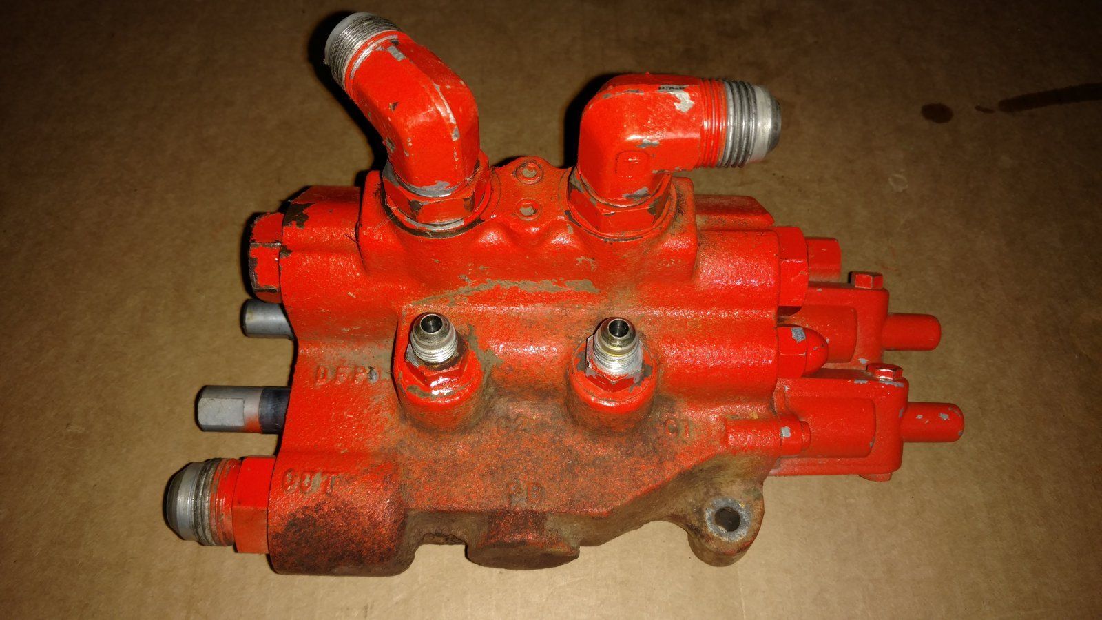C33473 USED VALVE - TRAVEL CONTROL GARDEN TRACTOR 3000 4000 SERIES - Ingersoll/Case Tractor Part