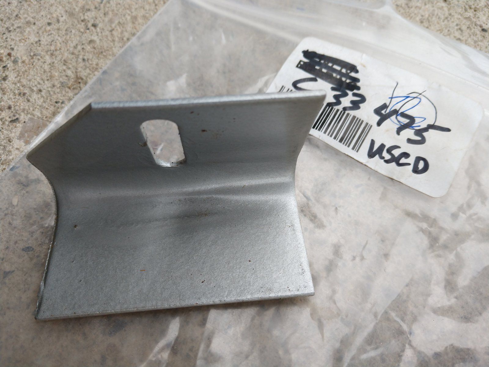 C33475 USED BATTERY RETAINER C31621 - Ingersoll/Case Tractor Part