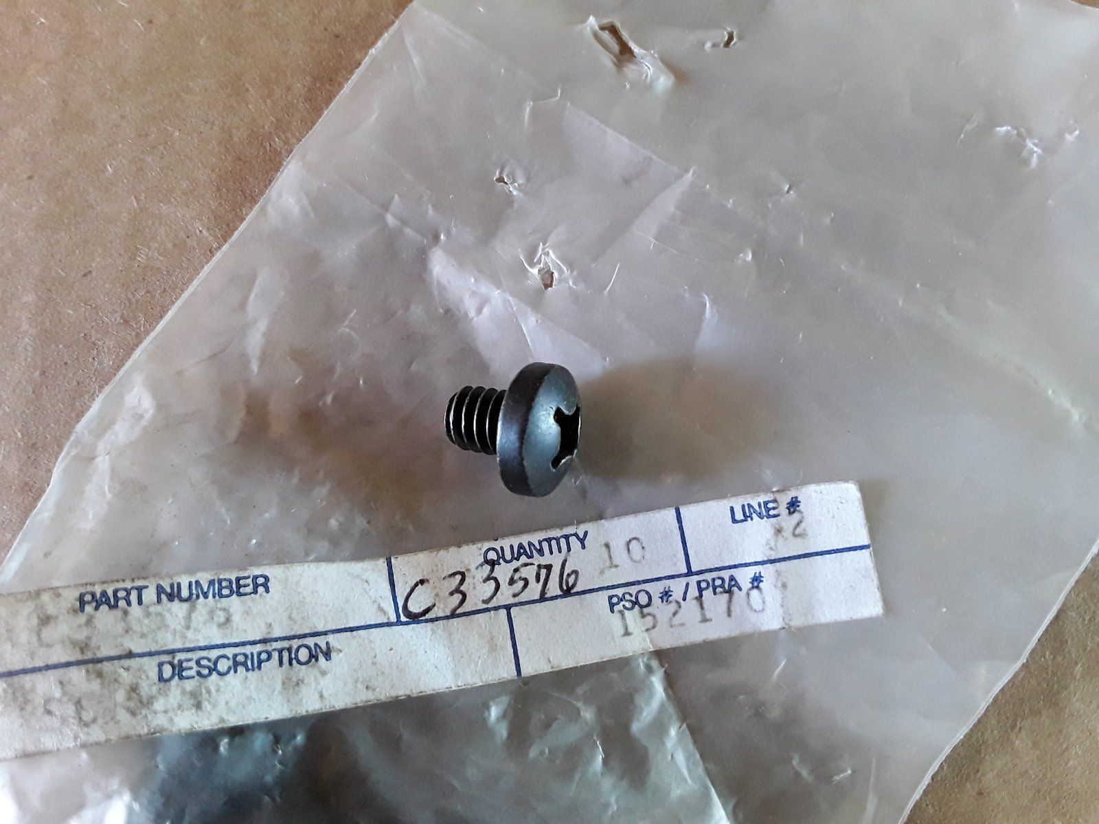 C33576 SCREW 1/4-20x5/16 PAN HD PH BLK - Ingersoll/Case Tractor Part