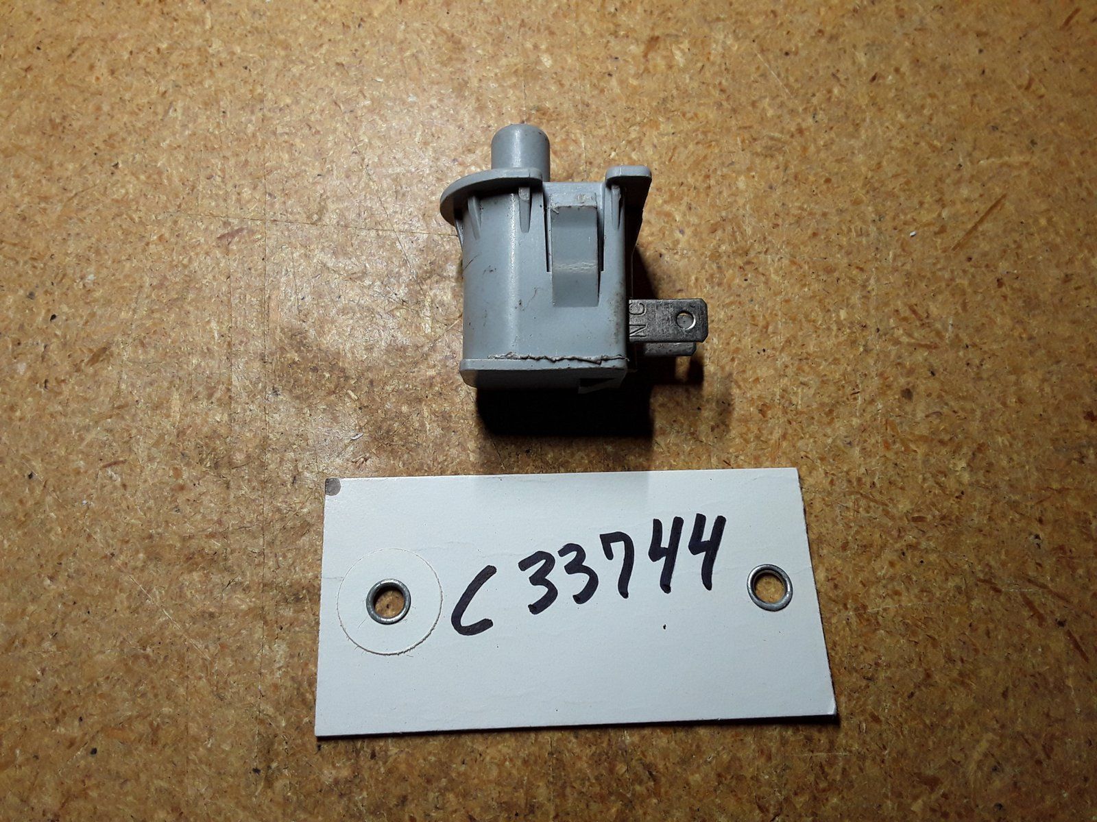C33744 ( replaces G9021042 ) SWITCH - SAFETY - SEAT (GRAY) - Ingersoll/Case Tractor Part