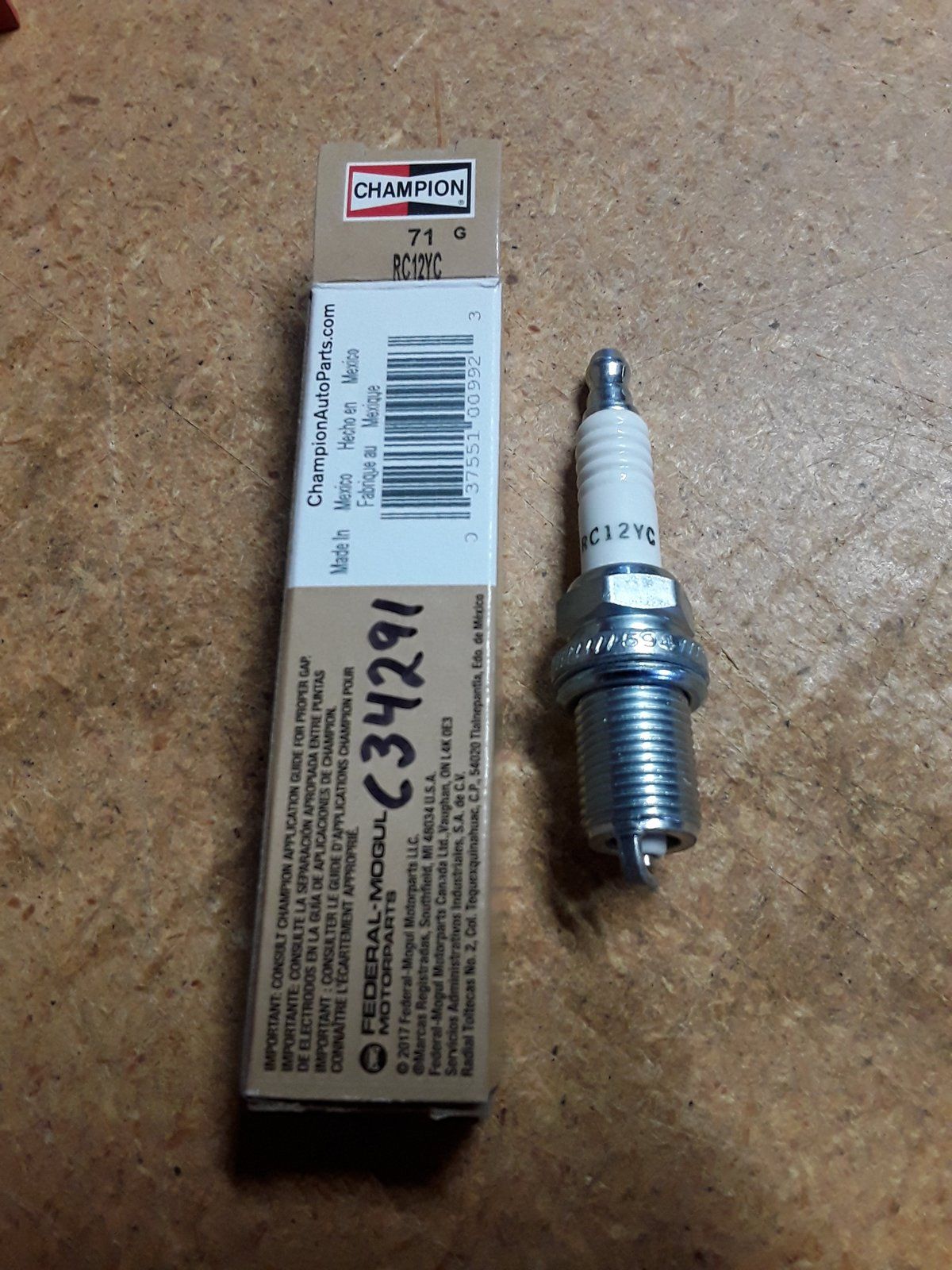 C34291 SPARK PLUG CHAMPION RC12YC BRIGGS - Ingersoll/Case Tractor Part