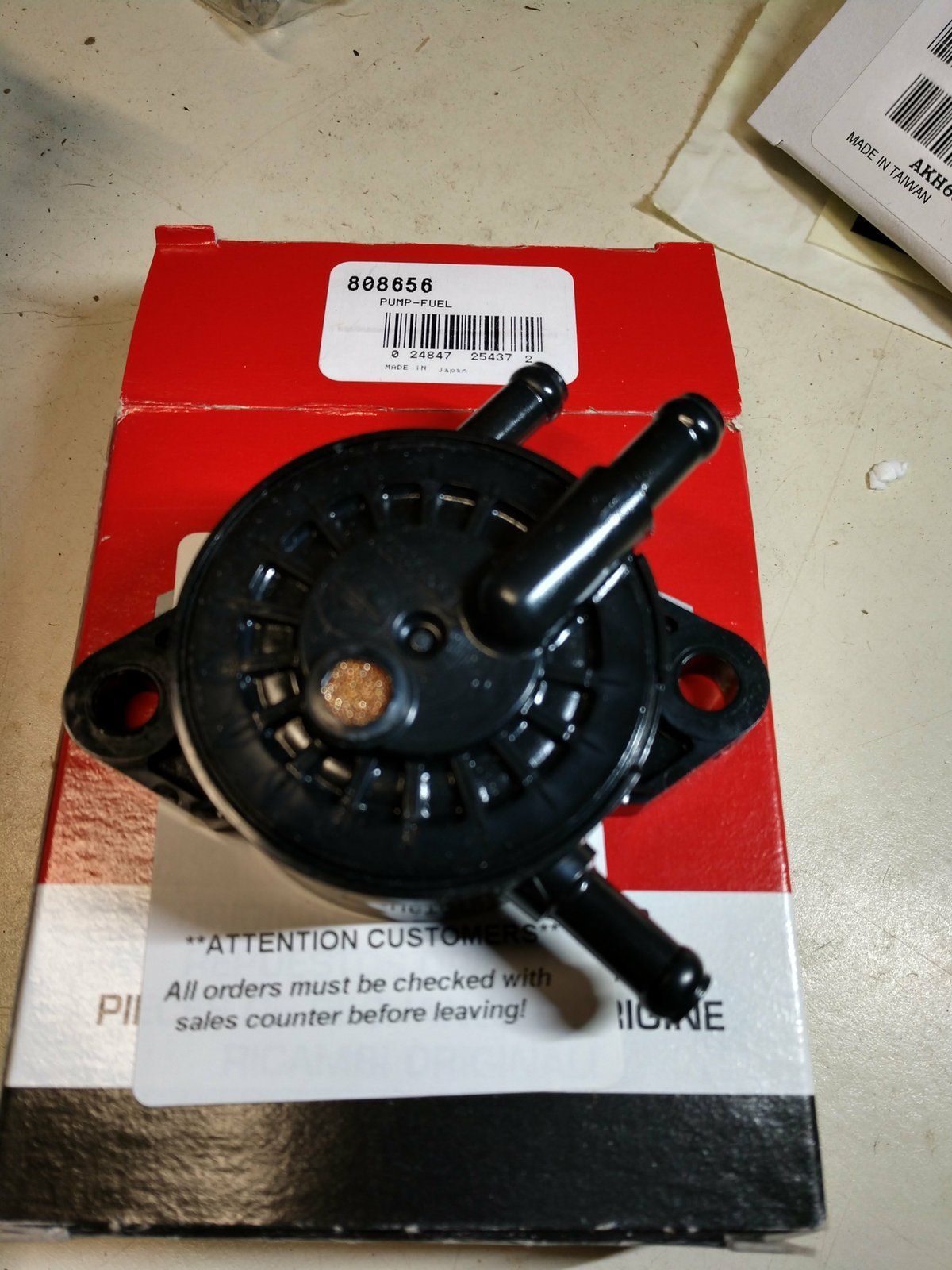 C34300 PUMP - FUEL BRIGGS 808656 - Ingersoll/Case Tractor Part