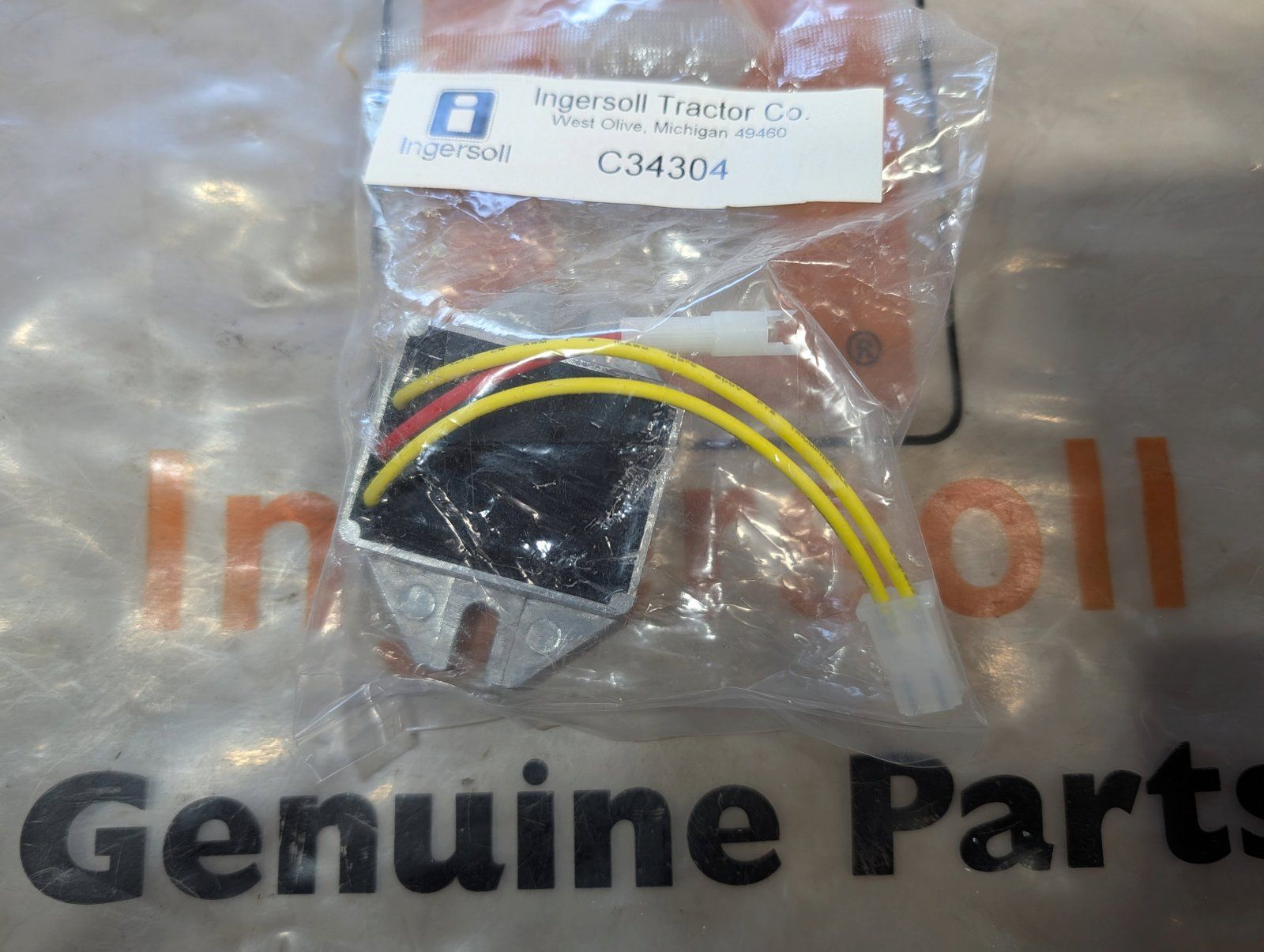 C34304 REGULATOR - ALTERNATOR B/S 393374 394890 691185 797375 845907 - Ingersoll/Case Tractor Part
