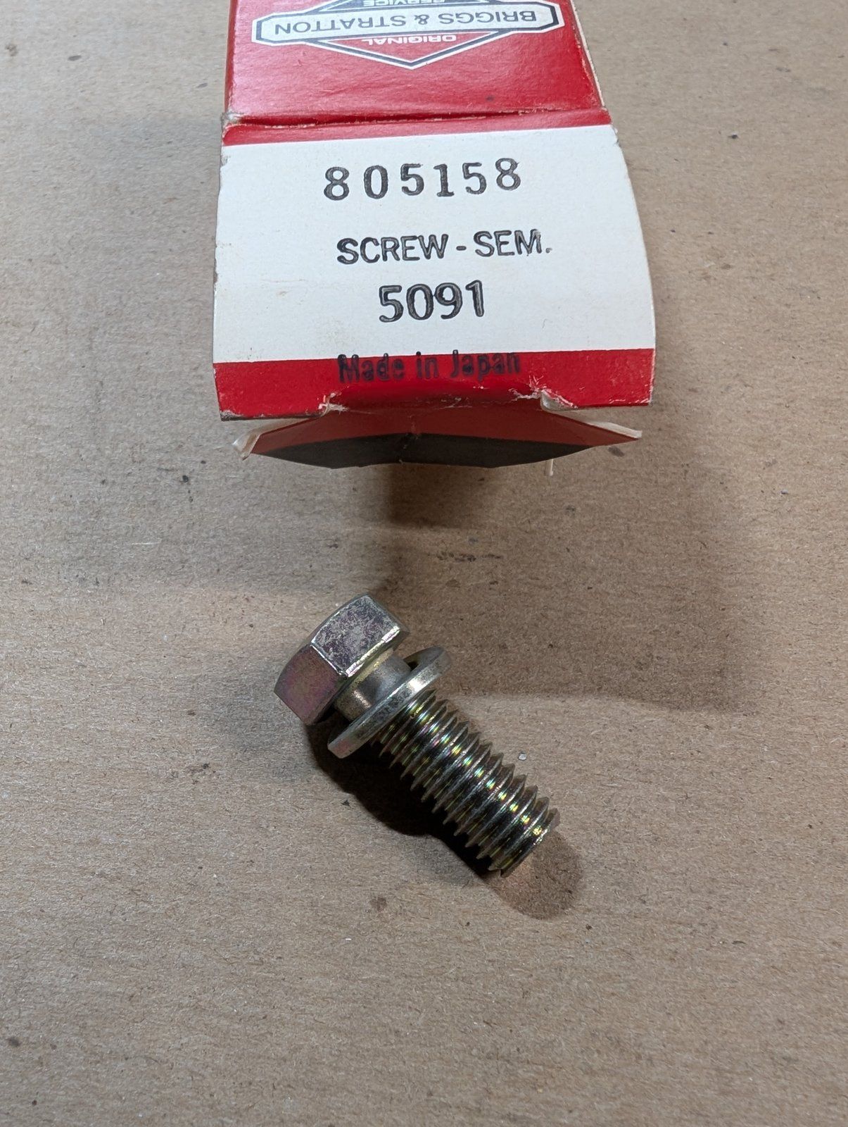 C34320 805158 BRIGGS SCREW EXHAUST BOLT 691902 - Ingersoll/Case Tractor Part