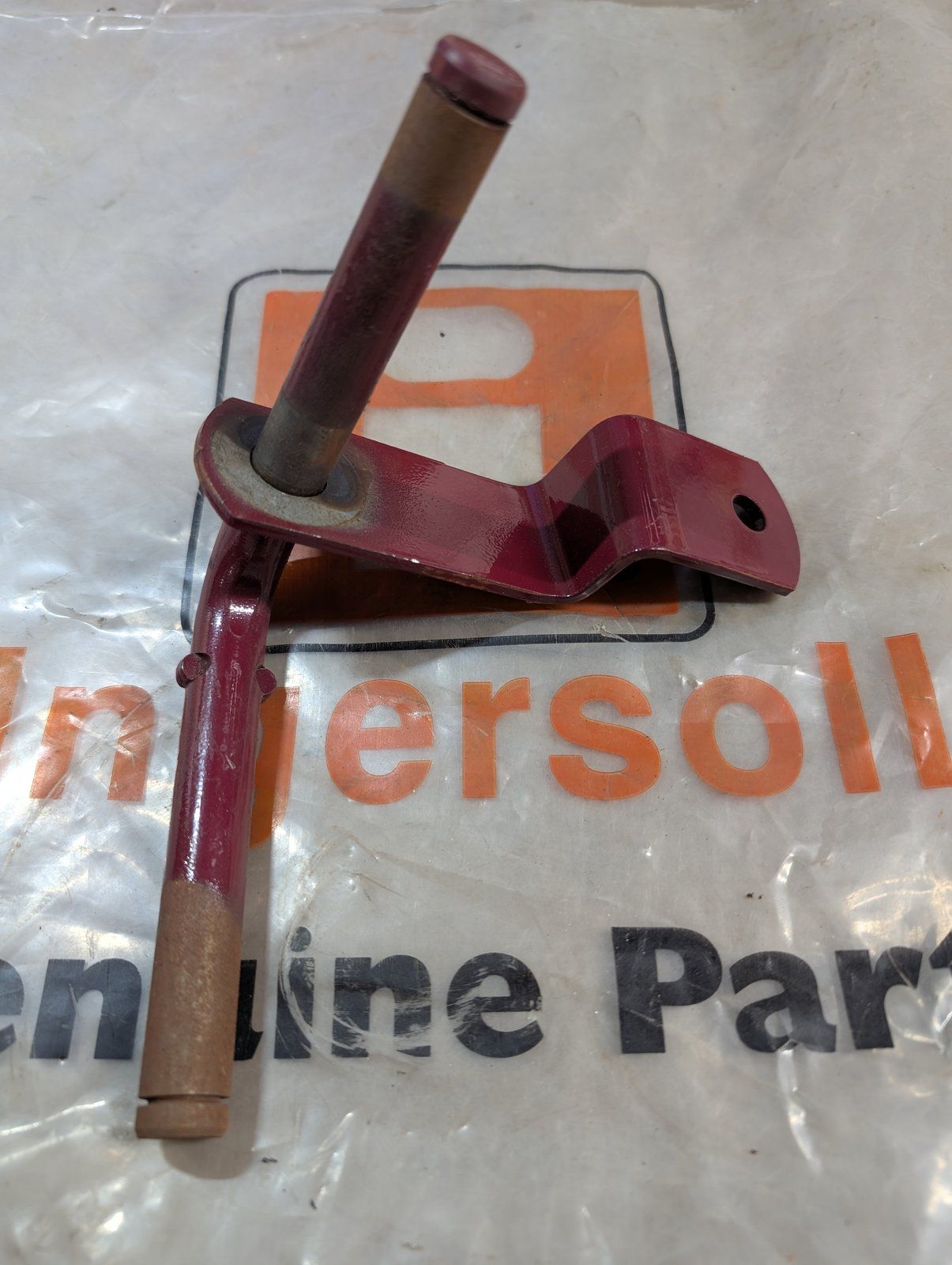 C34840 SPINDLE LH NOMA 303147 - Ingersoll/Case Tractor Part