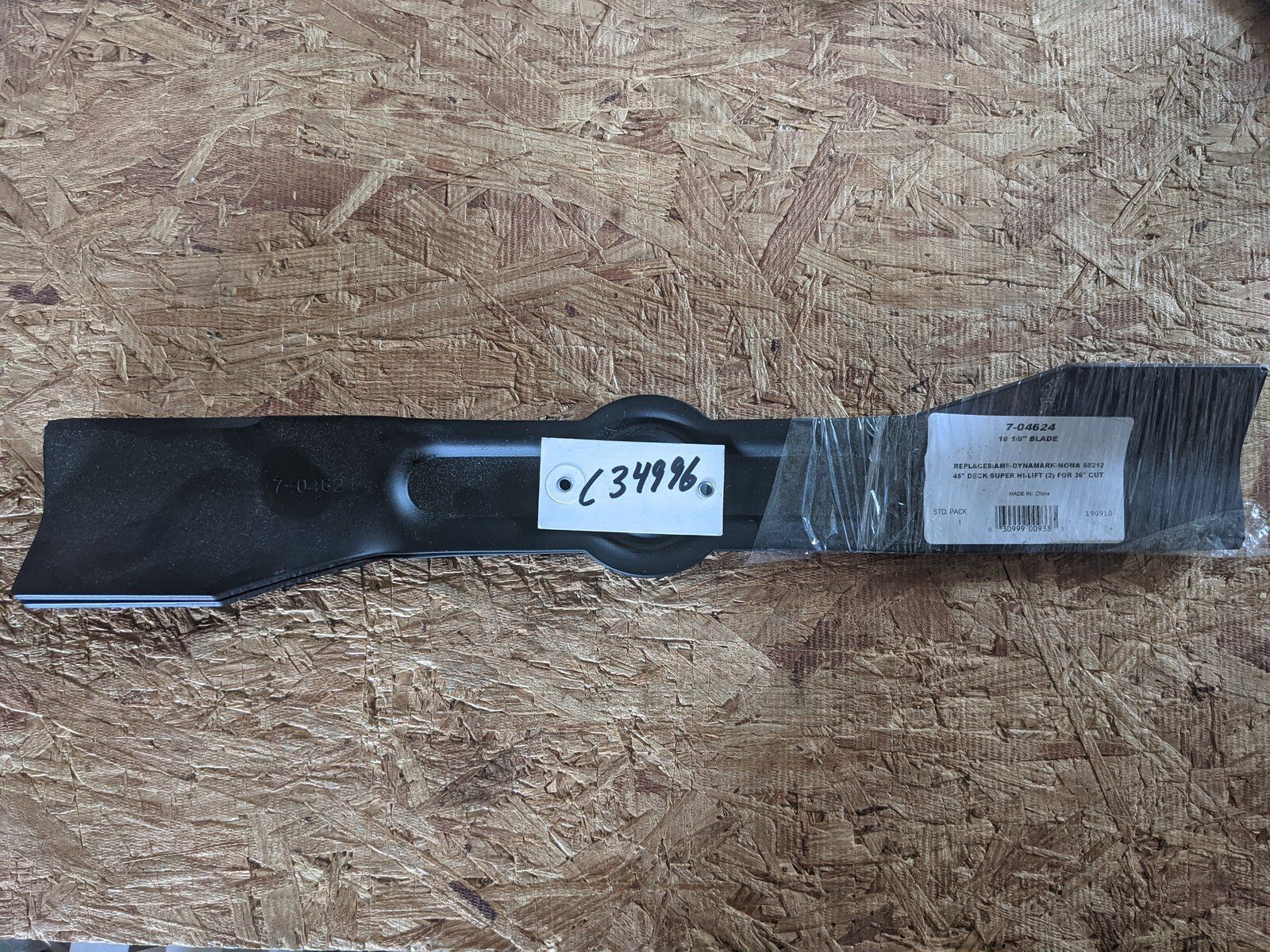 C34996 BLADE - 18.13 HIGH LIFT (810) NOMA #5821 7-04624 - Ingersoll/Case Tractor Part