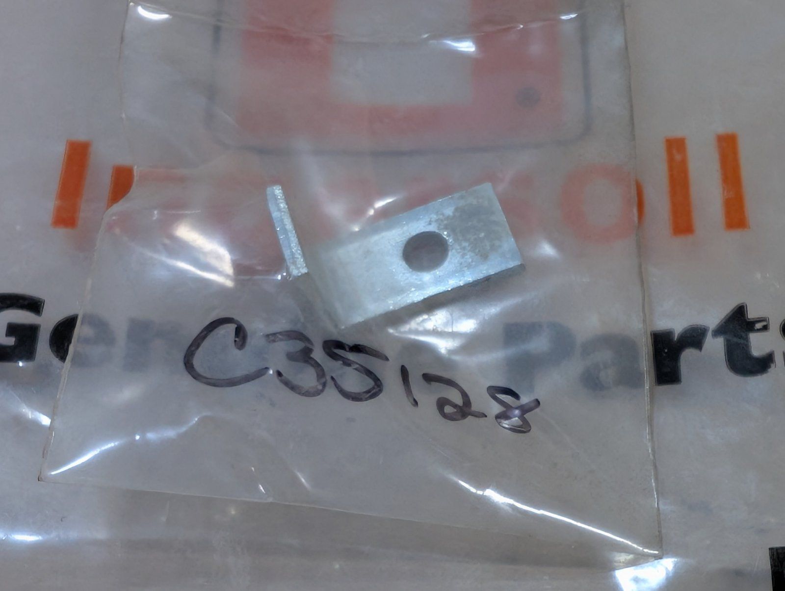 C35128 BRACKET CABLE RETAINER NOMA 1288 - Ingersoll/Case Tractor Part