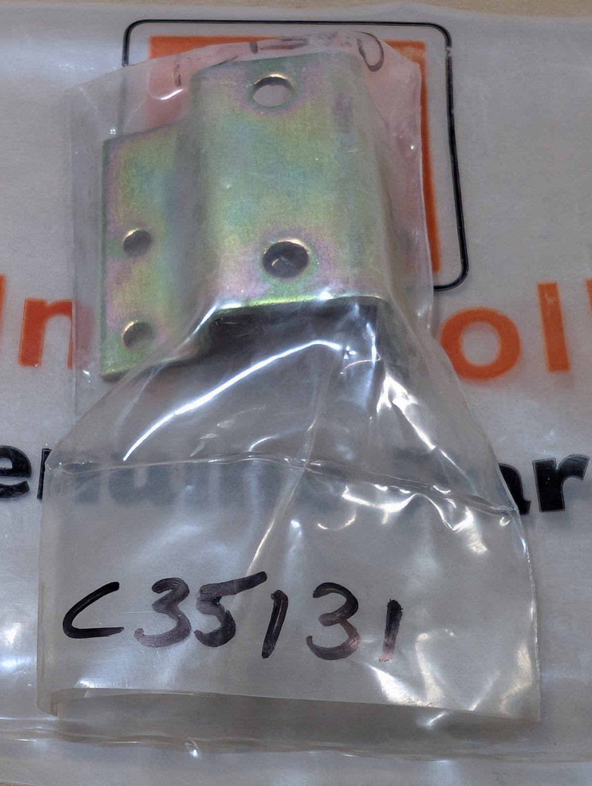 C35131 BRACKET FRAME CABLE NOMA 9397 - Ingersoll/Case Tractor Part