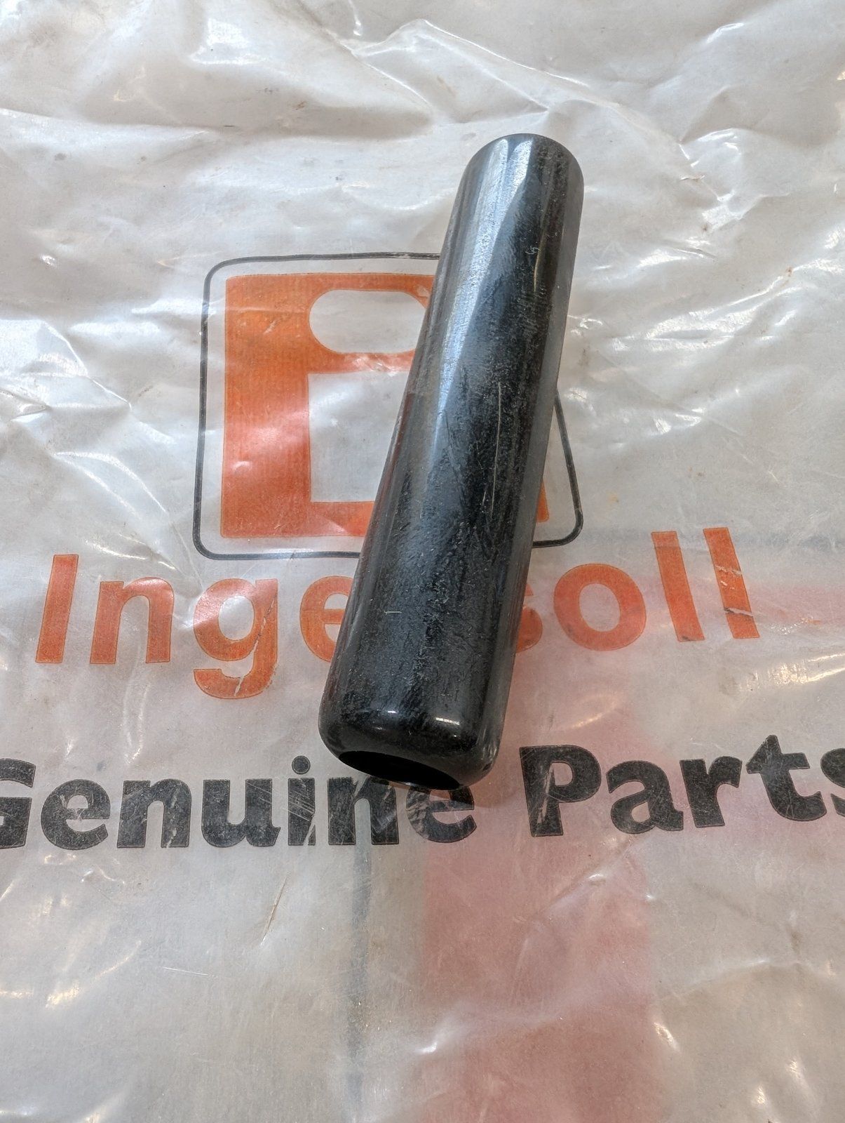 C35153 GRIP .750 OD W/HOLE NOMA 58329 - Ingersoll/Case Tractor Part