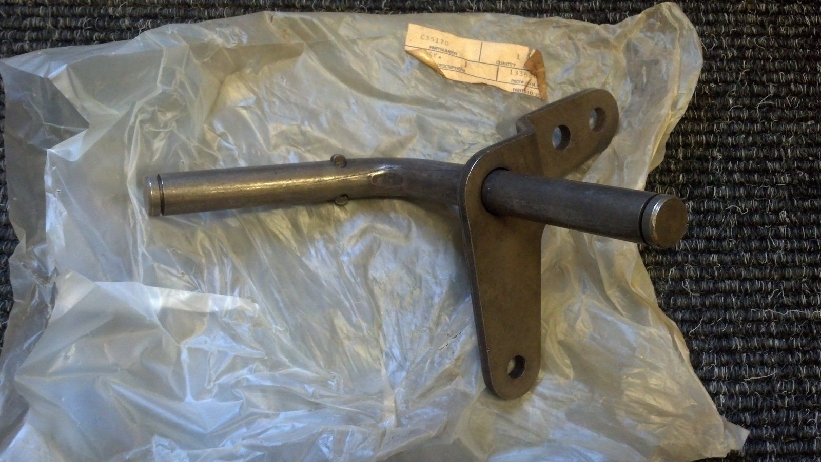 C35170 SPINDLE LH LONG ***NAP/OBS*092900*** - Ingersoll/Case Tractor Part