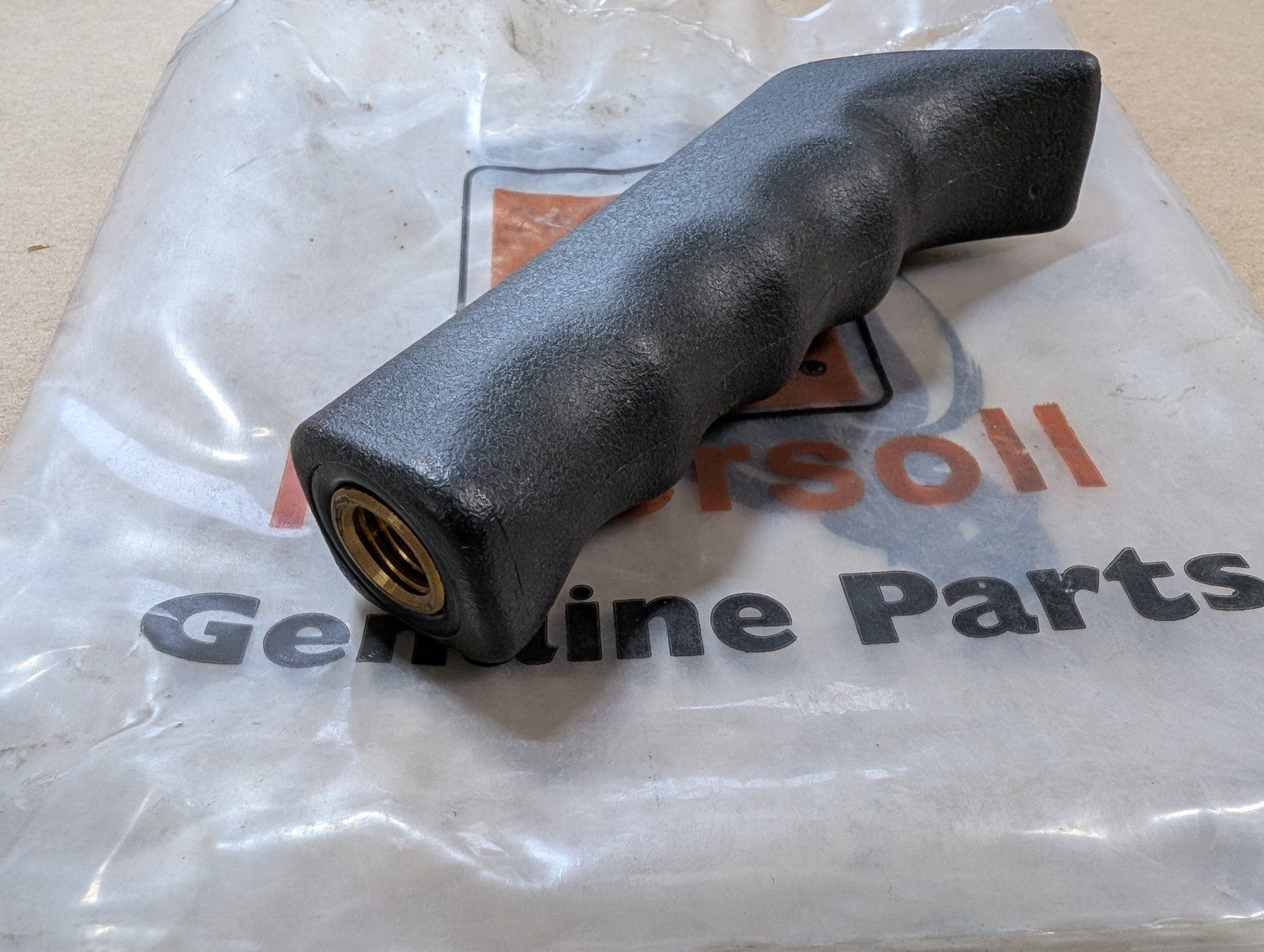 C35247 HANDLE MOLDED NOMA 306690 - Ingersoll/Case Tractor Part