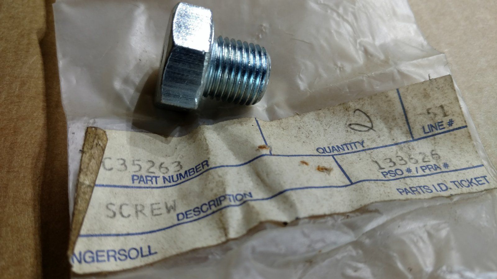C35263 SCREW - Ingersoll/Case Tractor Part