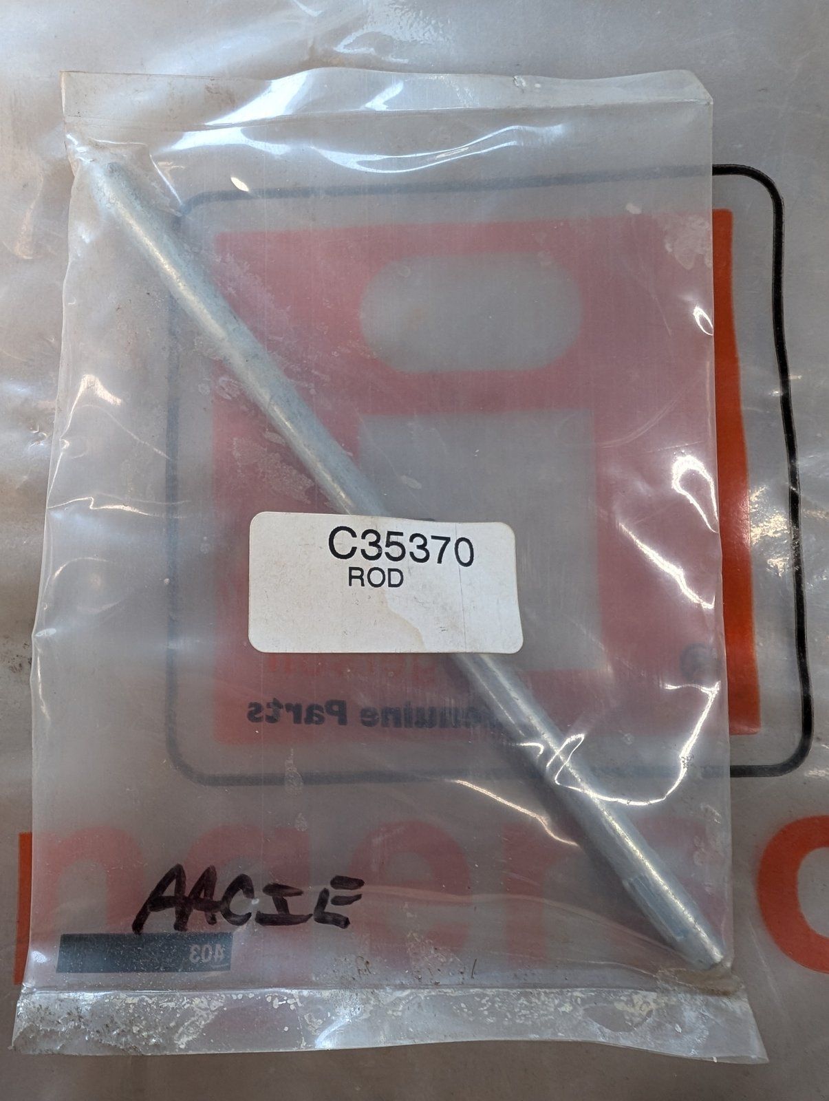 C35370 ROD - PIVOT NOMA 304424 - Ingersoll/Case Tractor Part