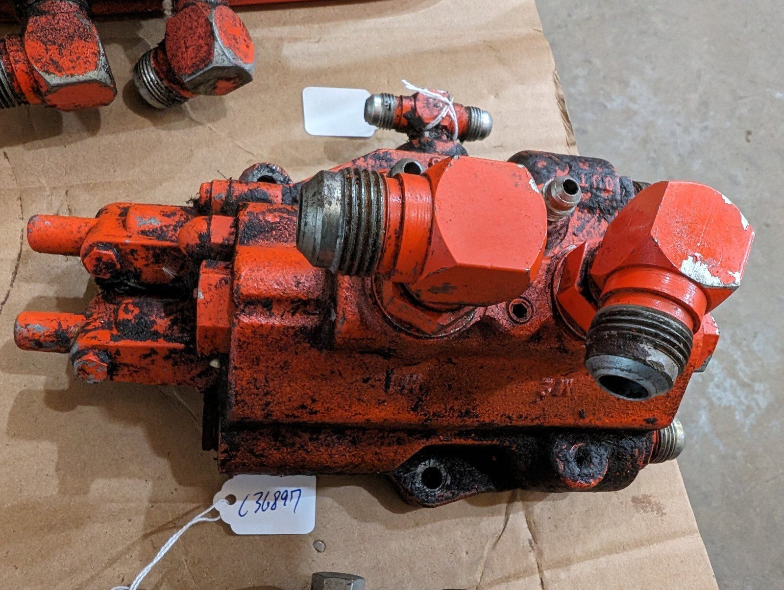 C36897 USED VALVE - CONTROL (3100-4100'S) - Ingersoll/Case Tractor Part