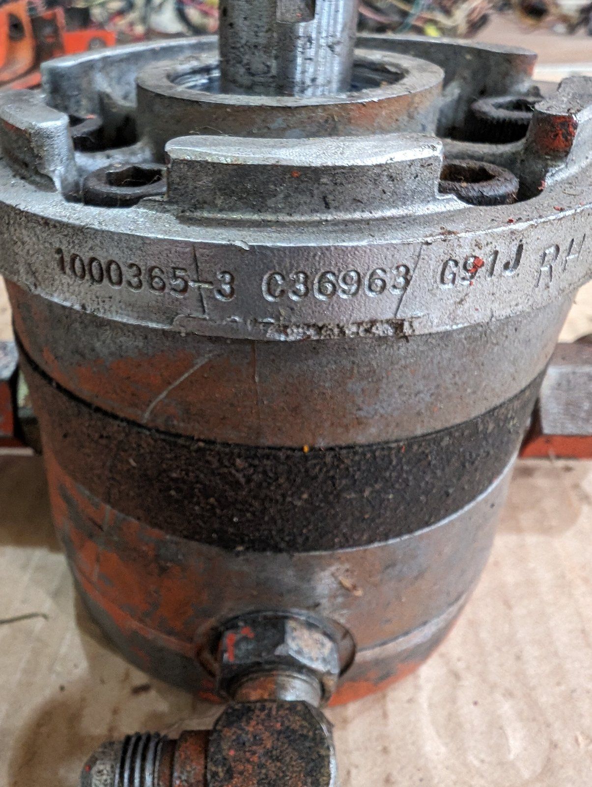 C36963 USED HYDRAULIC MOTOR - Ingersoll/Case Tractor Part