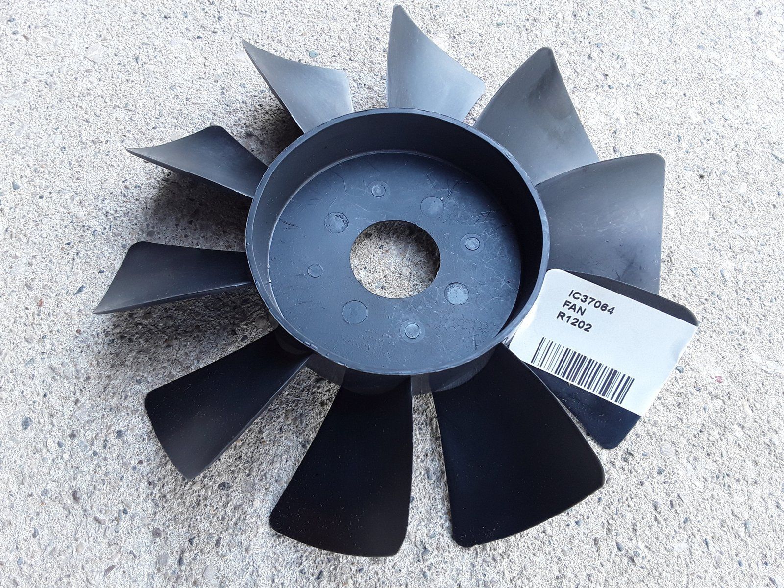 C37064 FAN - COOLING 7-10 CW - Ingersoll/Case Tractor Part