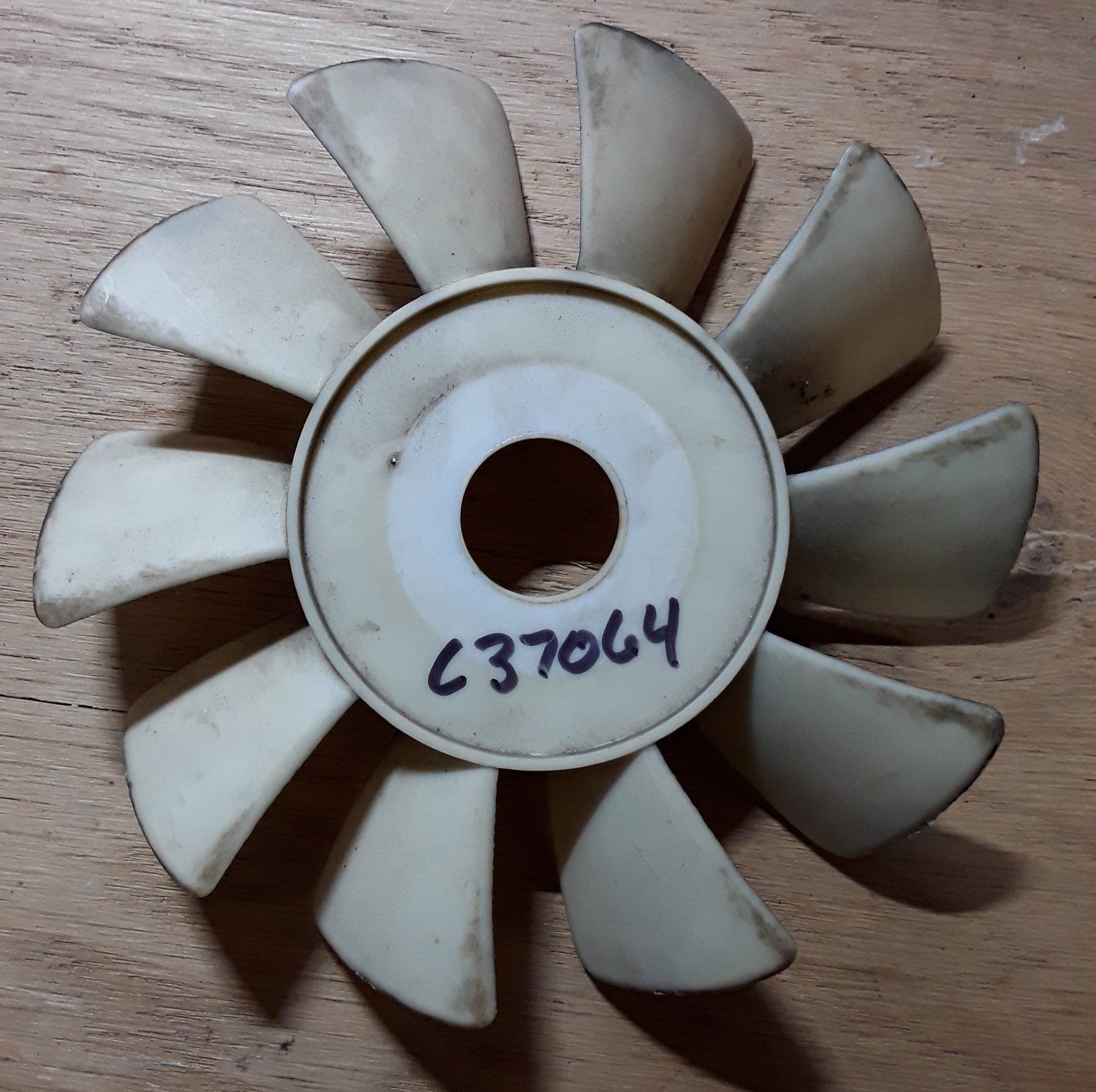 C37064 USED FAN - COOLING 7-10 CW - Ingersoll/Case Tractor Part