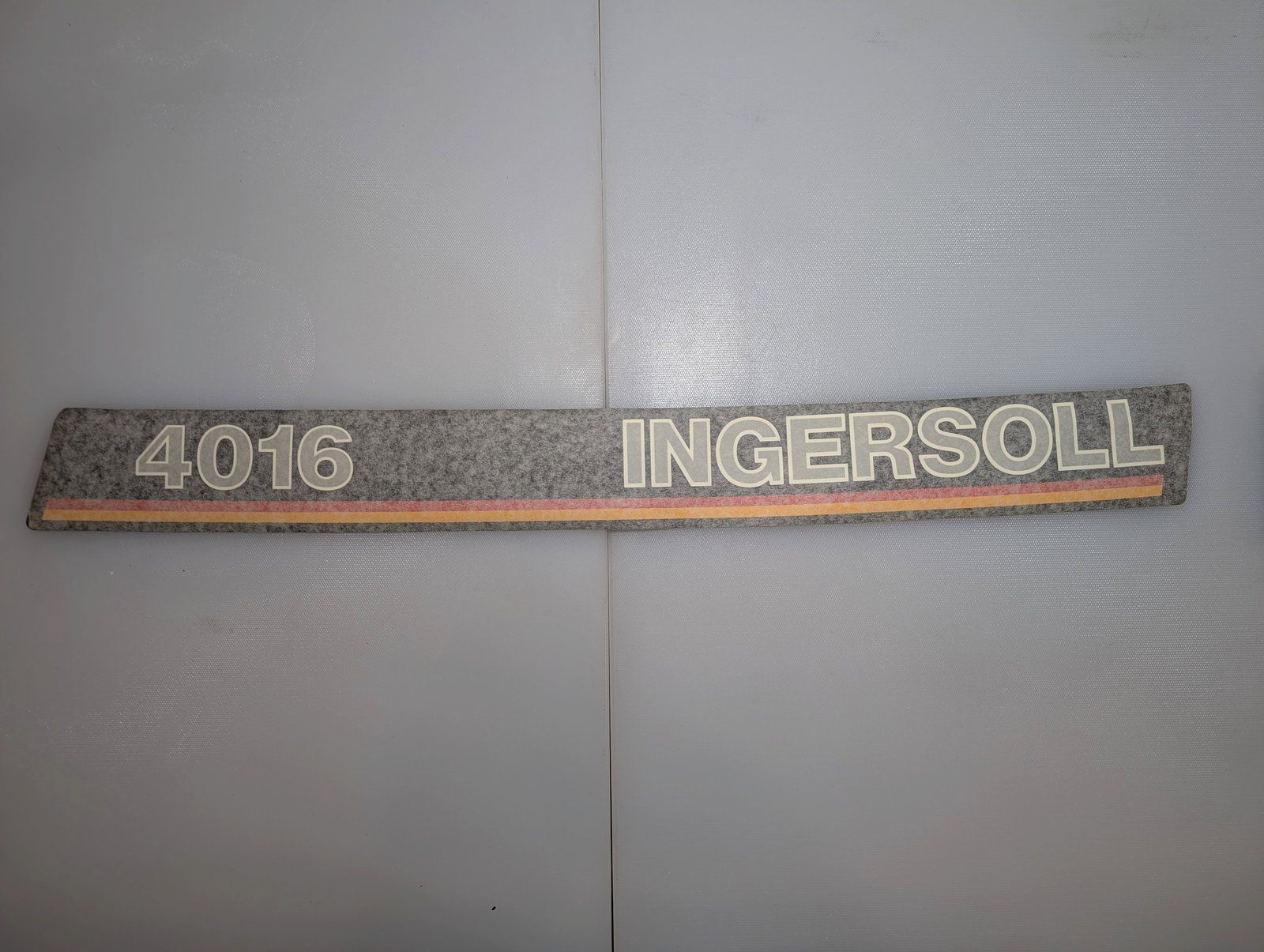 C37072 DECAL RH HOOD 4016-2 - Ingersoll/Case Tractor Part