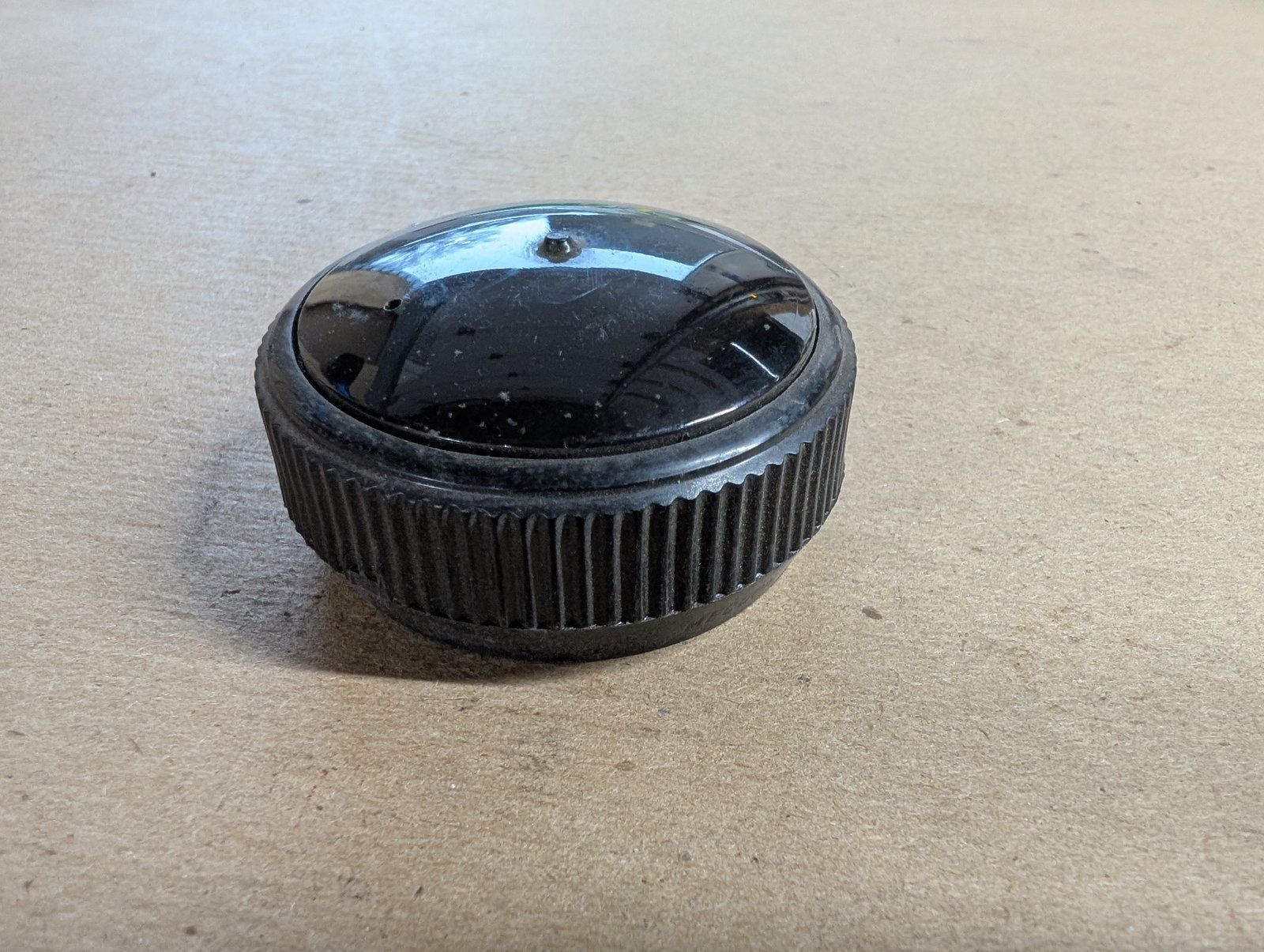 C37093 CAP - TANK (PLASTIC) 1-1/2" -6 C37094 C34175 C45604 - Ingersoll/Case Tractor Part