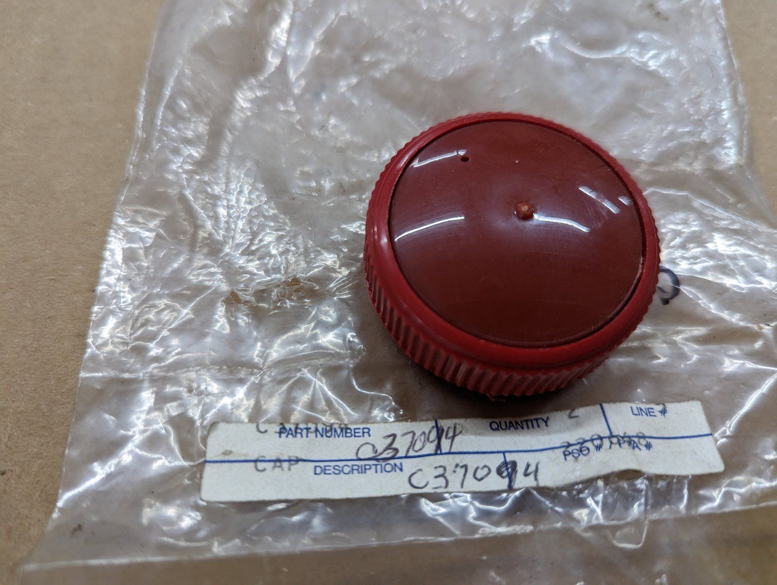 C37094 HYD CAP C45604 RED - Ingersoll/Case Tractor Part