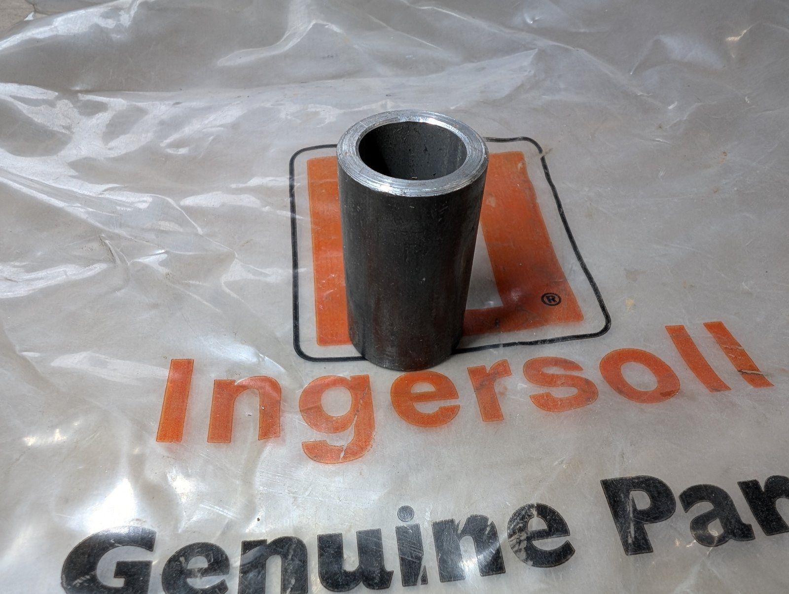 C37124 HUB .625X.875X1.53 - Ingersoll/Case Tractor Part