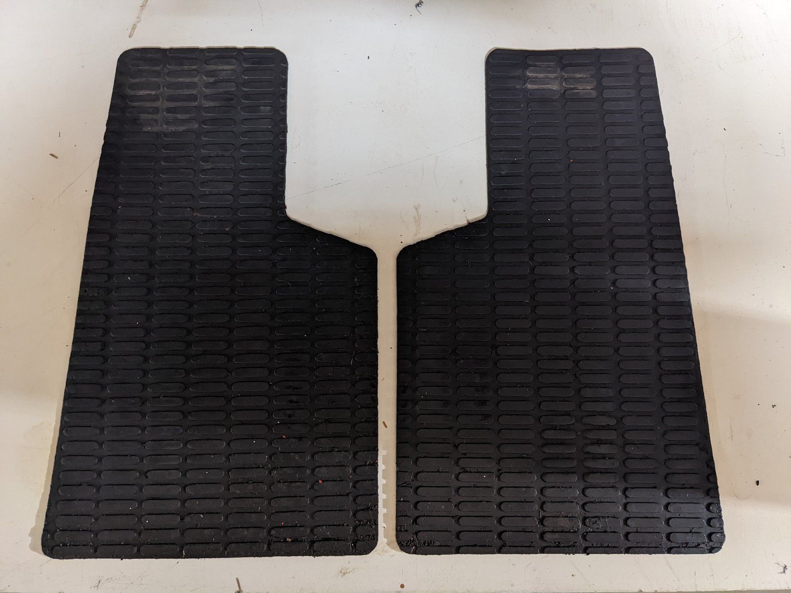 C37140 C37141 USED FOOT PADS - Ingersoll/Case Tractor Part