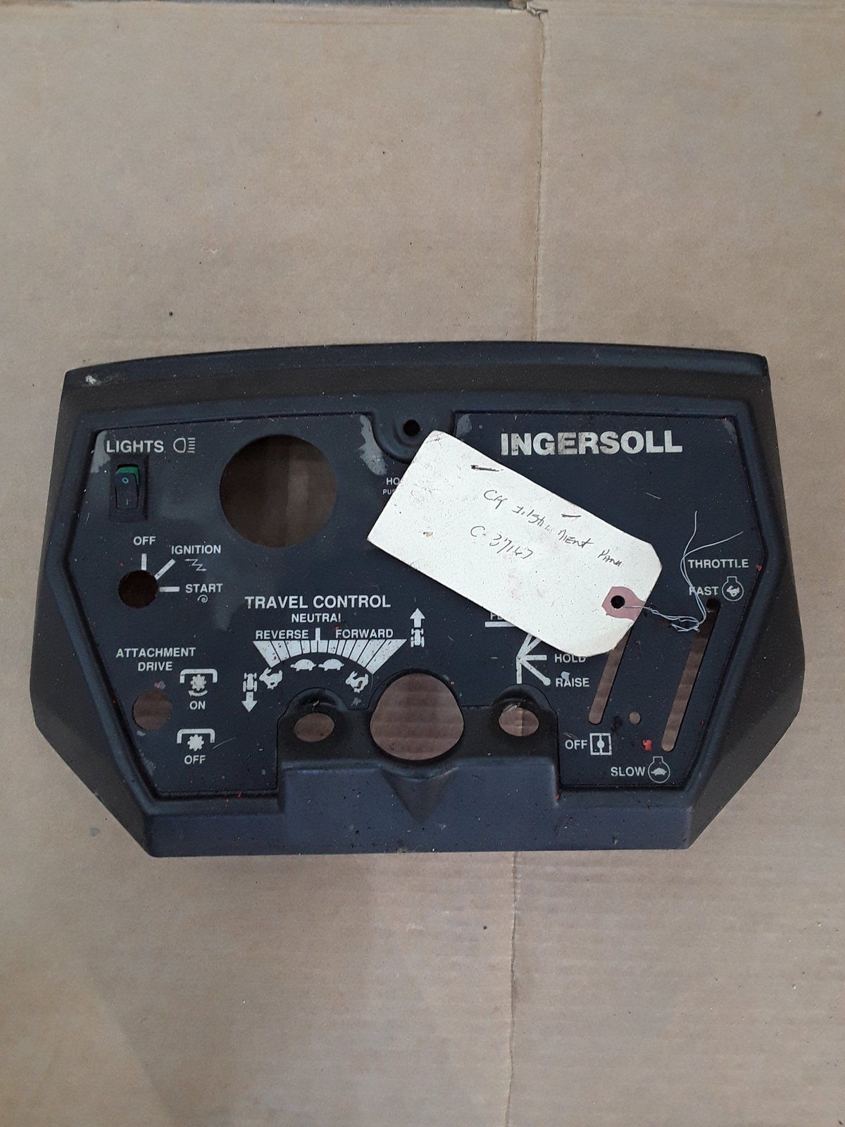 C37167 USED CAP ASSY.- INSTRUMENT PANEL - Ingersoll/Case Tractor Part