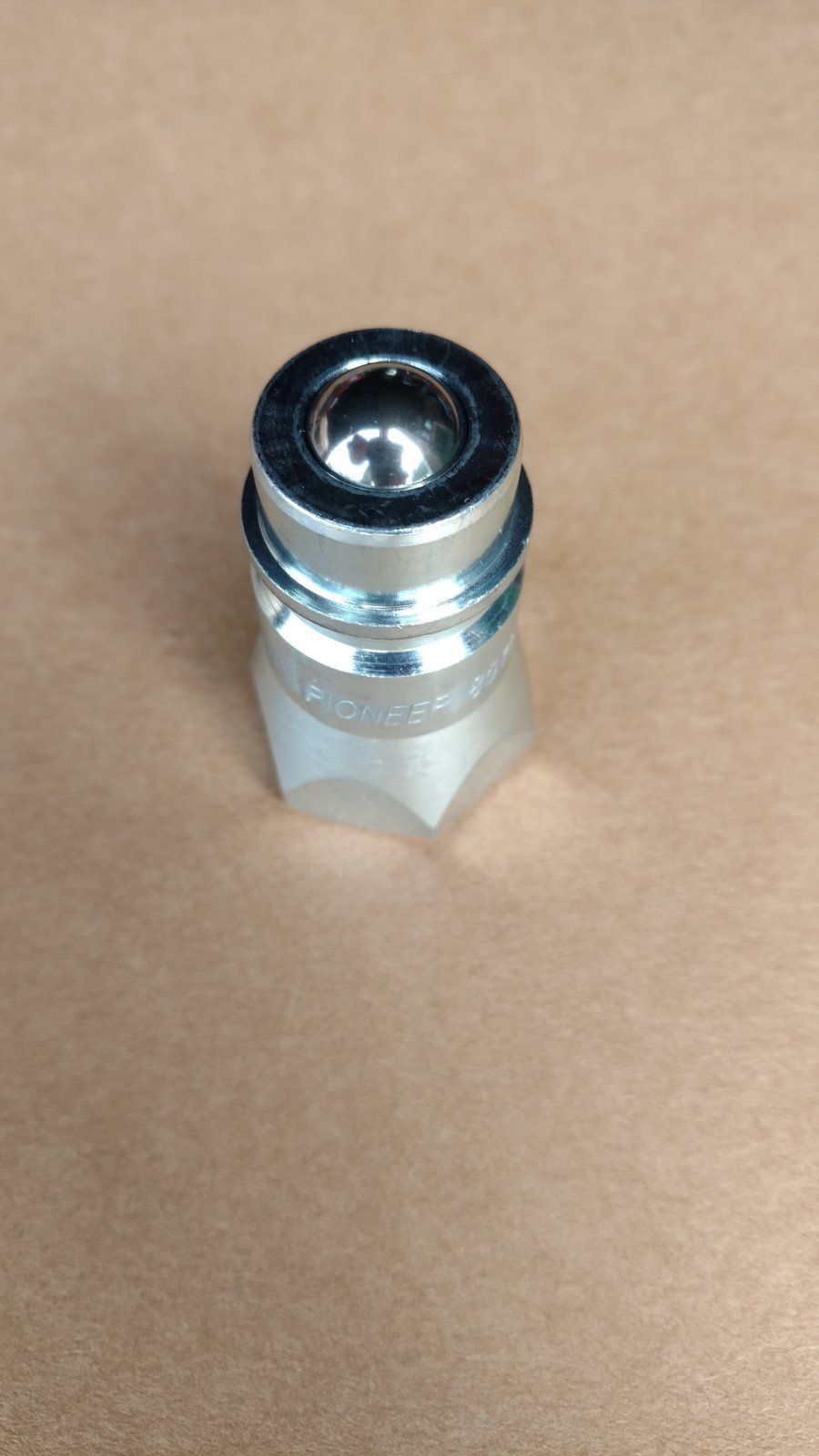C37187 NIPPLE (MALE) QUICK DISCONNECT PIONEER 8010-4 - Ingersoll/Case Tractor Part