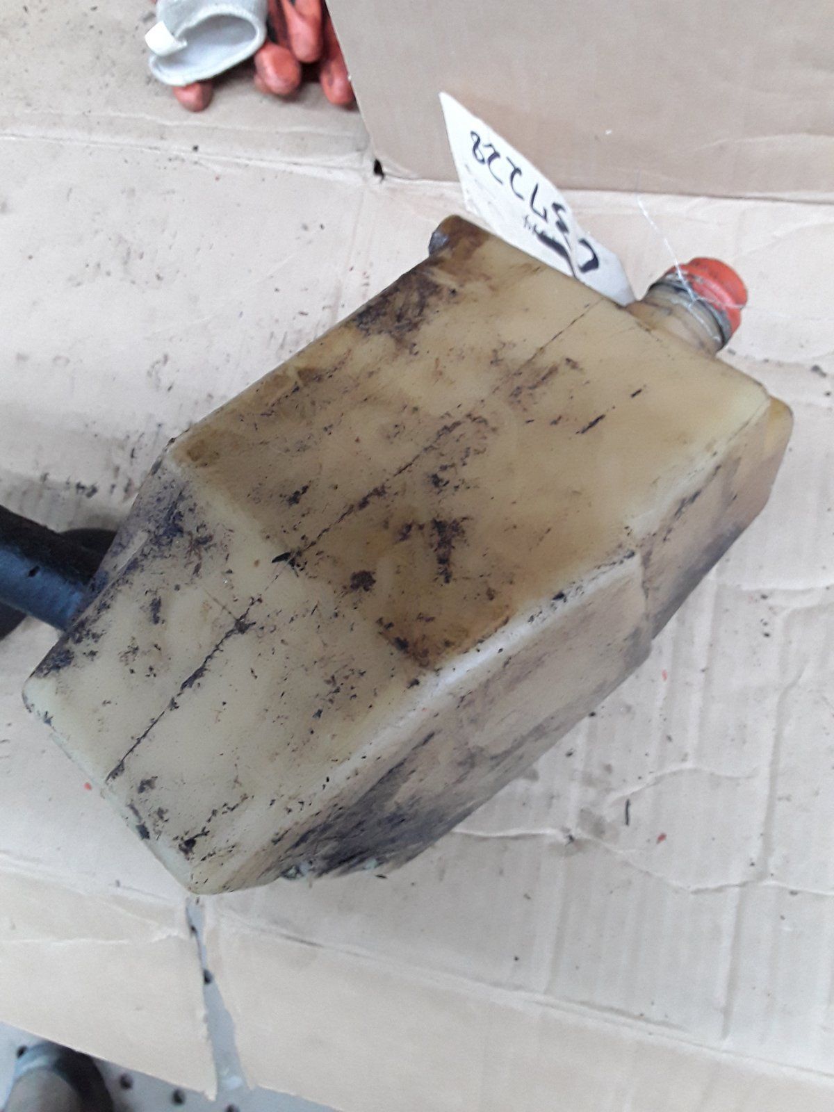 C37228 USED HYD RESERVOIR TANK - Ingersoll/Case Tractor Part