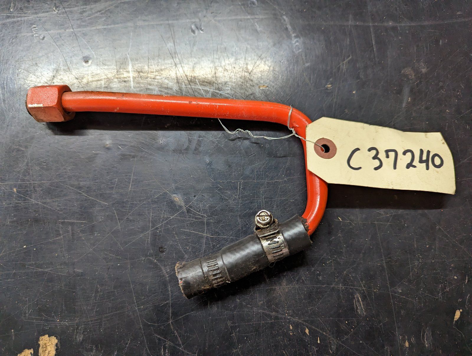 C37240 USED TUBE RELIEF VALVE TO RETURN - Ingersoll/Case Tractor Part