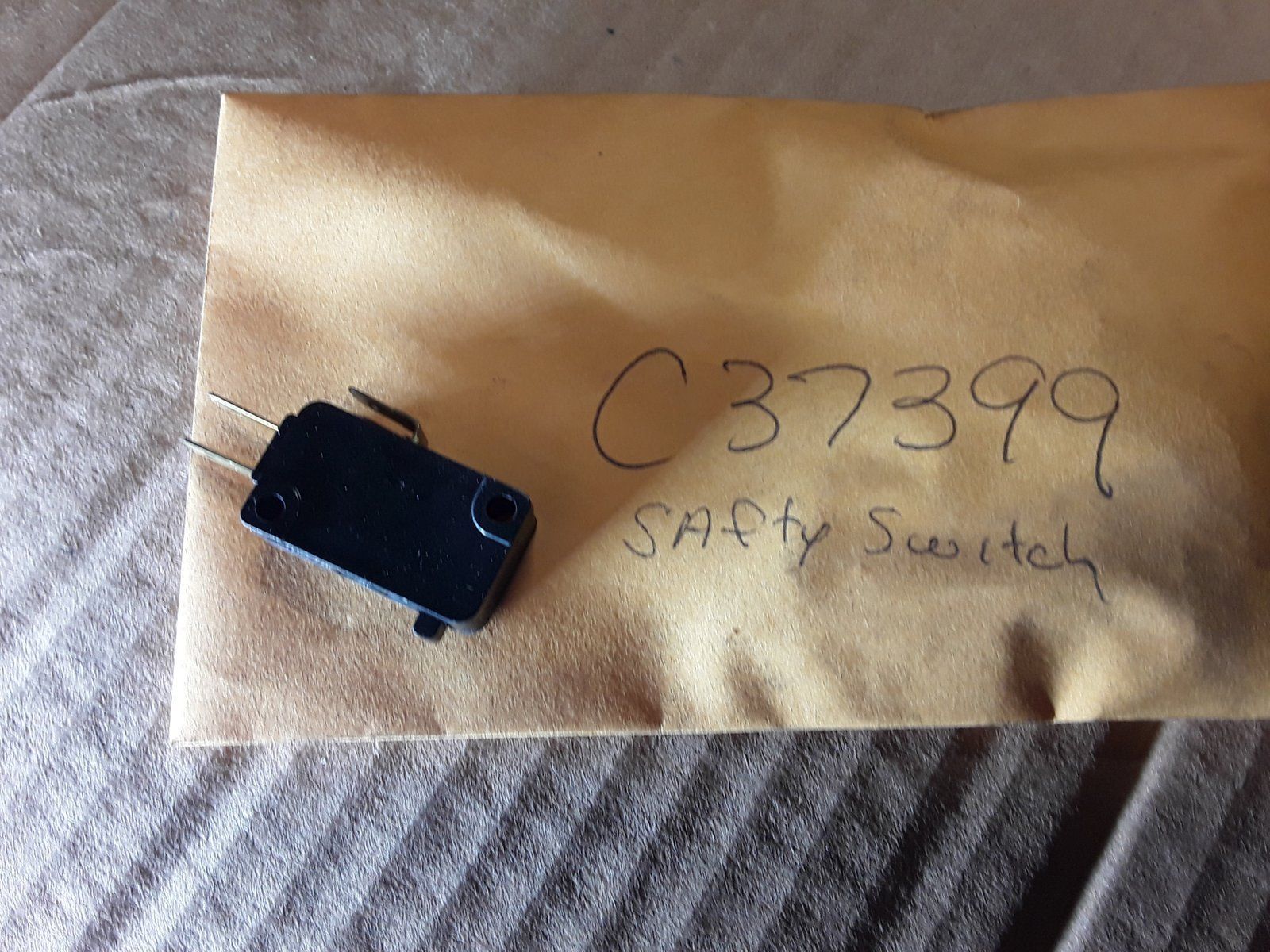 C37399 SWITCH - MICRO (LESS LEVER) - Ingersoll/Case Tractor Part