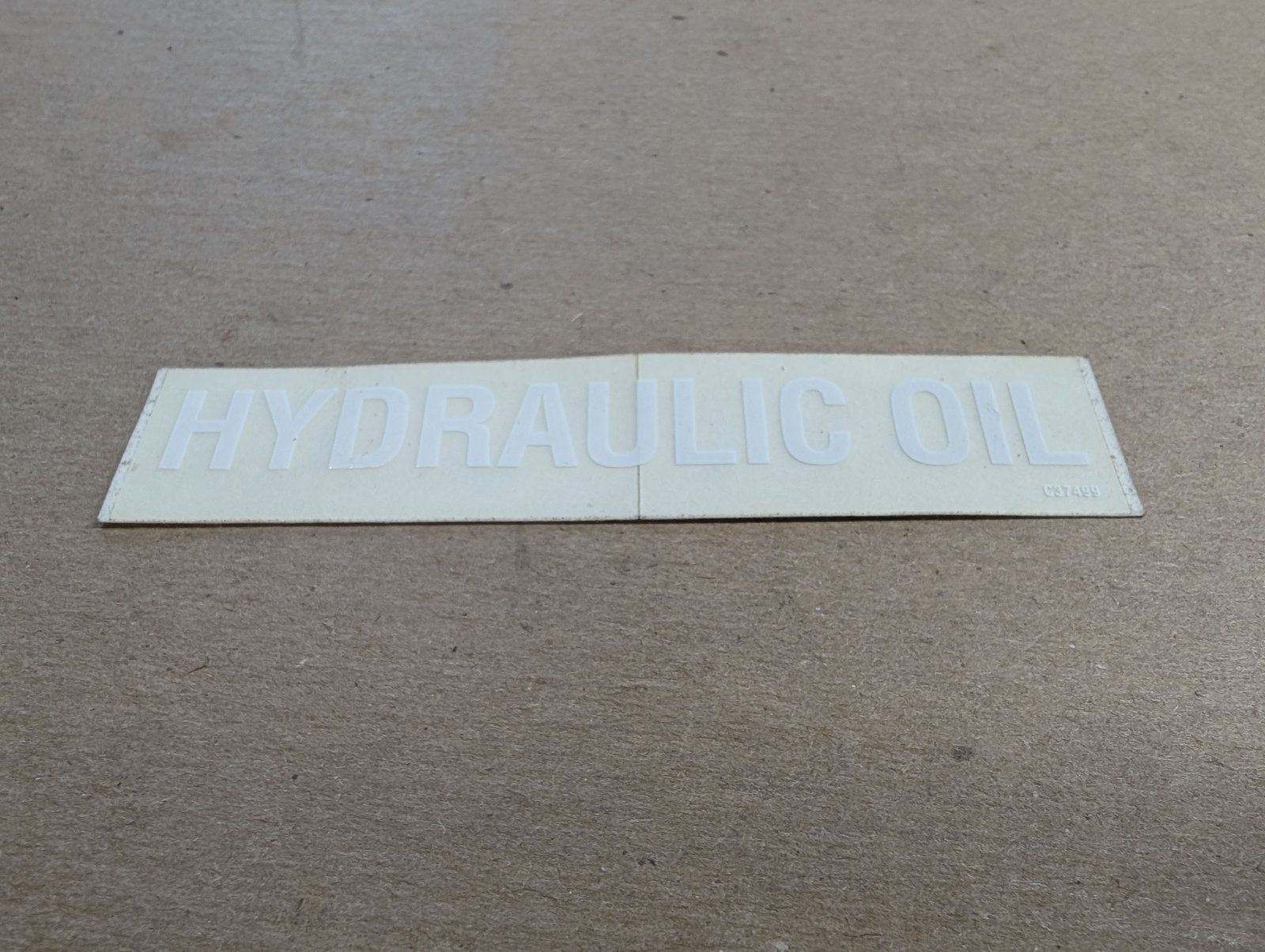 C37499 ( replaces G9005672 ) DECAL HYDRAULIC OIL 9005672 - Ingersoll/Case Tractor Part