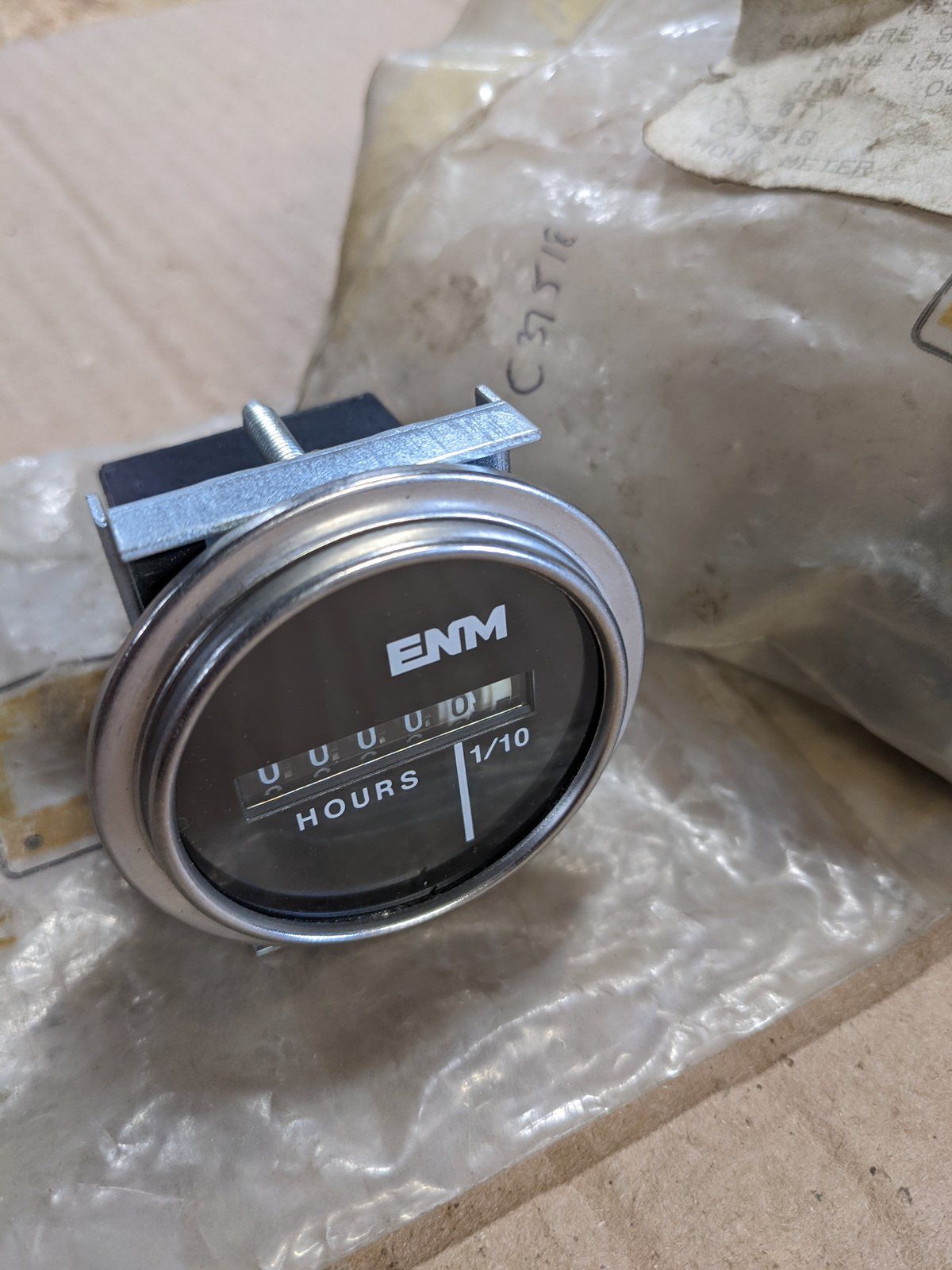 C37518 ( replaces G9002023 ) HOUR METER - Ingersoll/Case Tractor Part