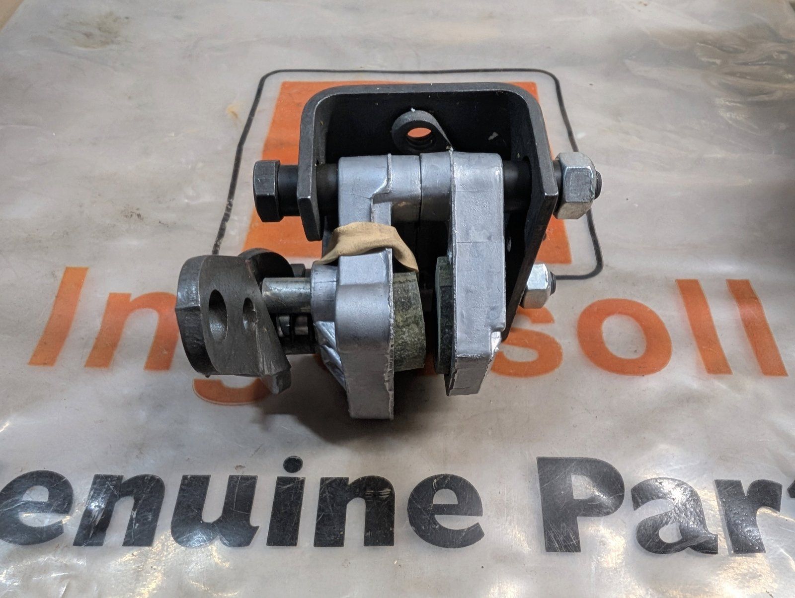 C37625 ( replaces G9005690 ) BRAKE CALIPER ASSY RH GRAZER - Ingersoll/Case Tractor Part