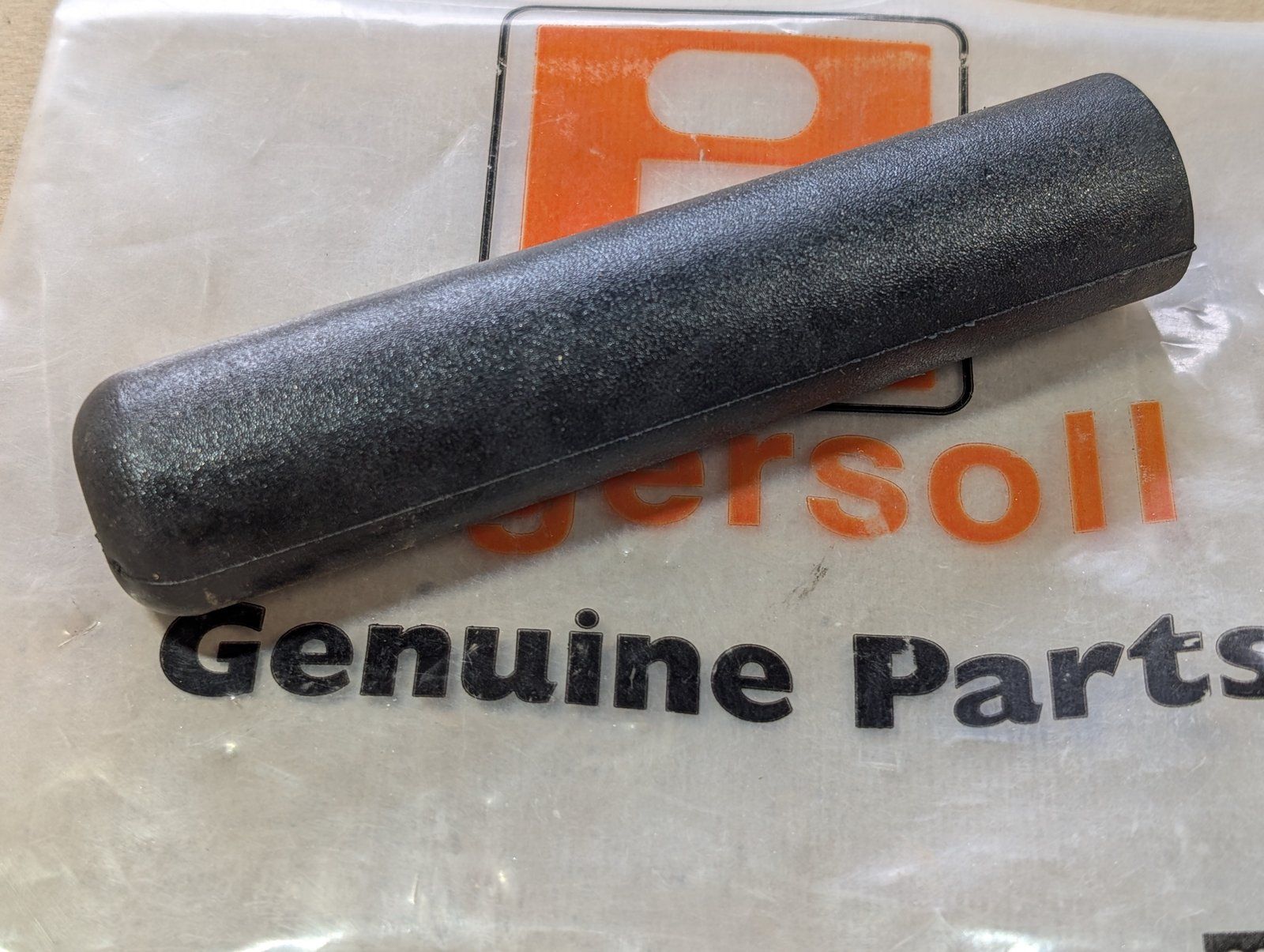 C37631 ( replaces G9005500 ) GRIP - HANDLE 4.8 LONG 20-20 - Ingersoll/Case Tractor Part