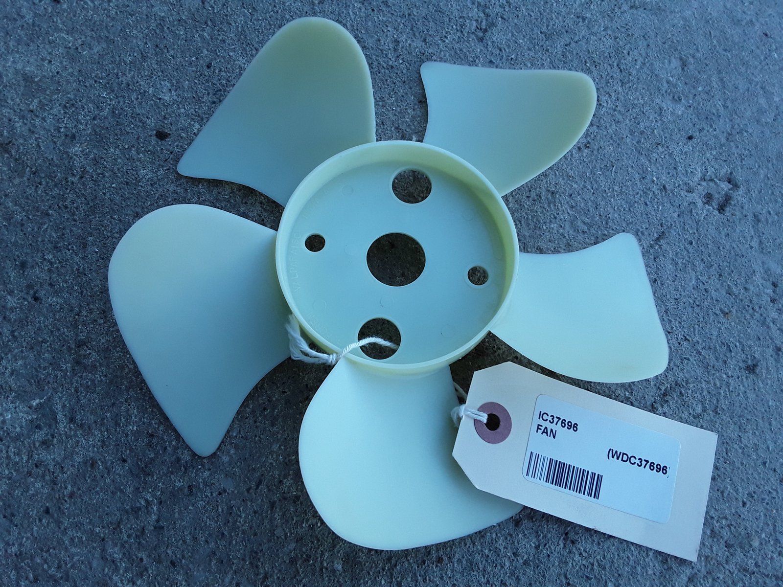 C37696 ( replaces G9004527 ) FAN CCW ROTATION 8.0 DIA. - Ingersoll/Case Tractor Part