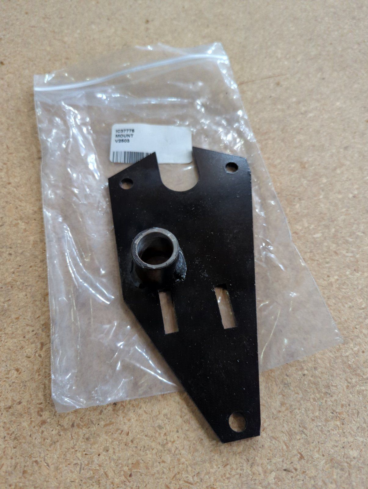 C37775 ( replaces G1140007 ) CROSS SHAFT MNT RH - Ingersoll/Case Tractor Part